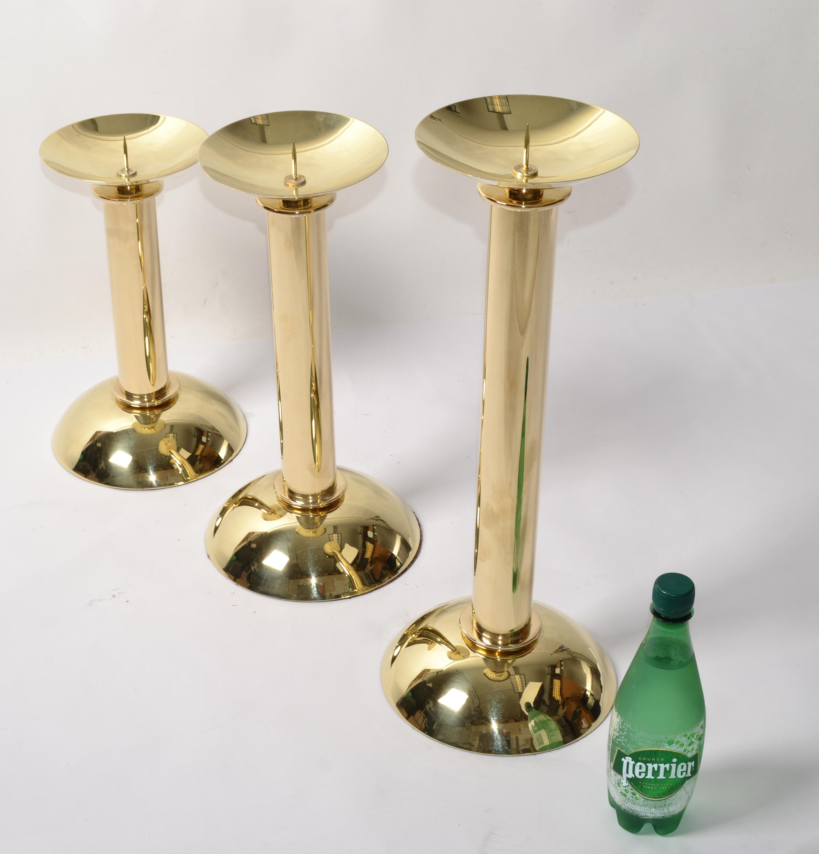20ième siècle Ensemble de 3 chandeliers suspendus Karl Springer LTD en laiton poli 1985  en vente