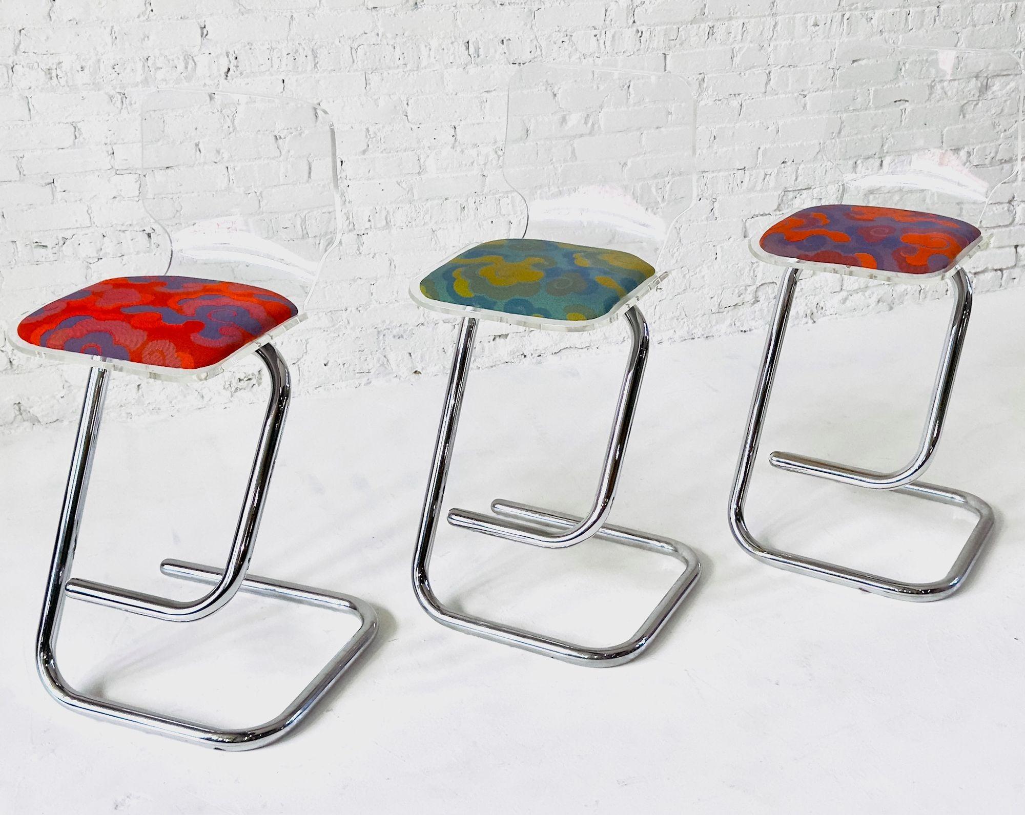 Juego de 3 taburetes de bar de lucita y cromo de Luigi Bardini para Miniforms Italia, 1970 Moderno de mediados de siglo en venta
