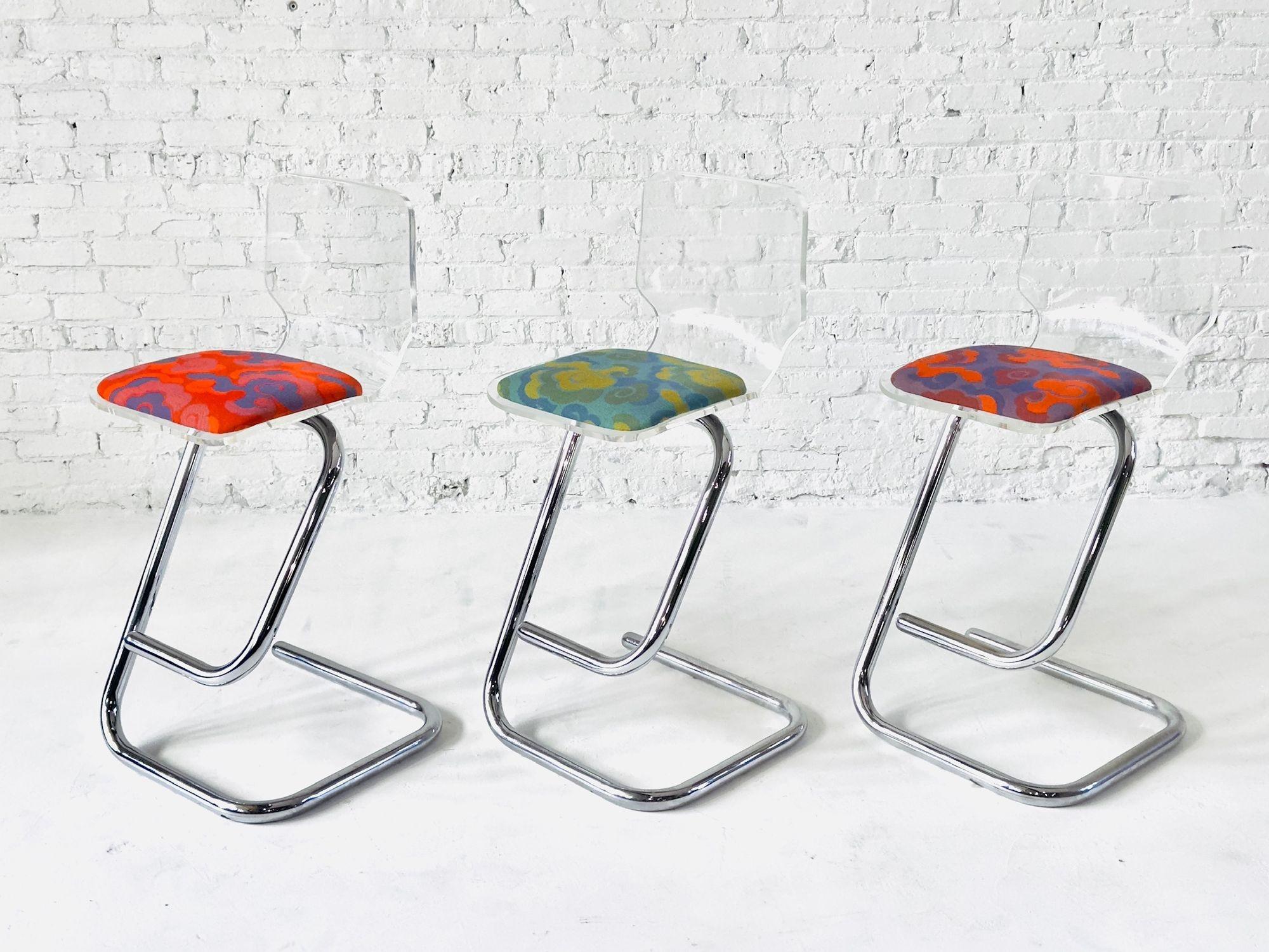 Juego de 3 taburetes de bar de lucita y cromo de Luigi Bardini para Miniforms Italia, 1970 Italiano en venta