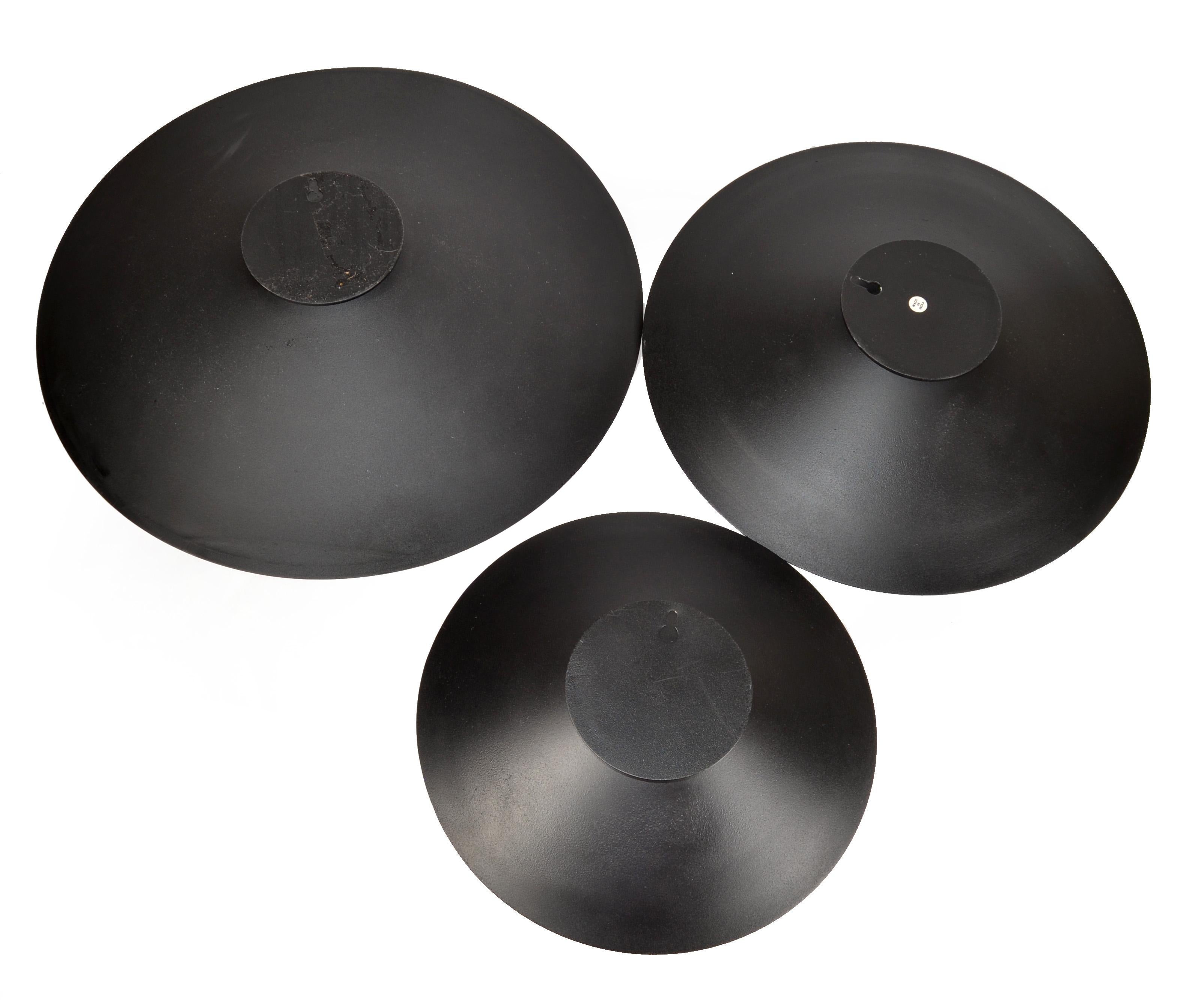 Set 3 Metall Emaille Wanddekoration Skulpturen Teller in Blau Gelb Orange Farbe im Angebot 2