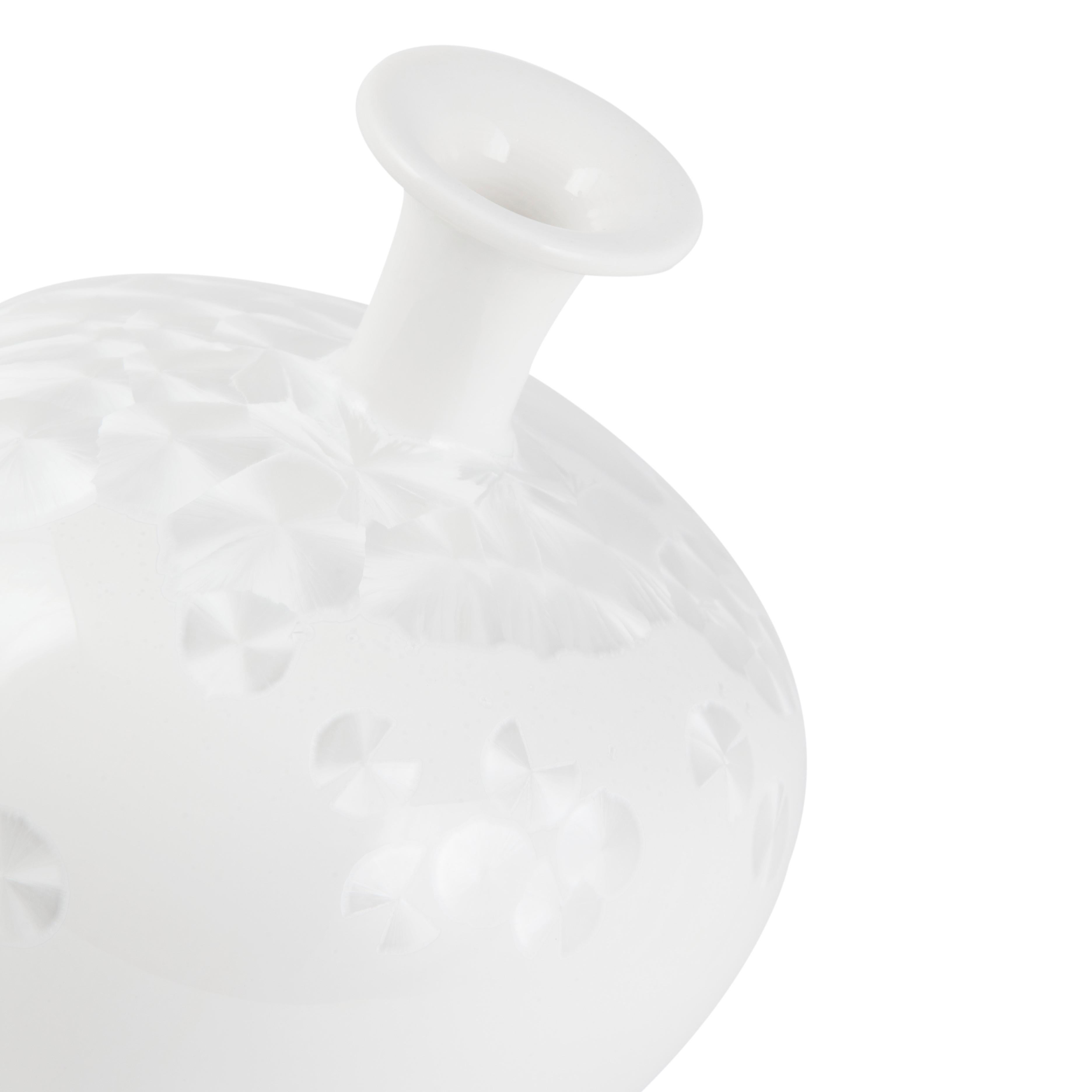 Set/3 Porzellanvasen, DiaoChan-Vasen, weiß, handgeformt und handdekoriert im Angebot 1