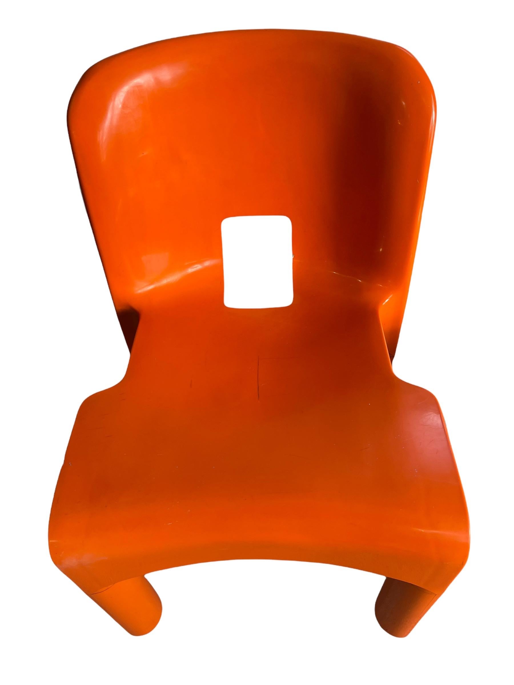 Ensemble de 3 chaises empilables de l'ère spatiale par Joe Colombo, 1967, Italie en vente 3