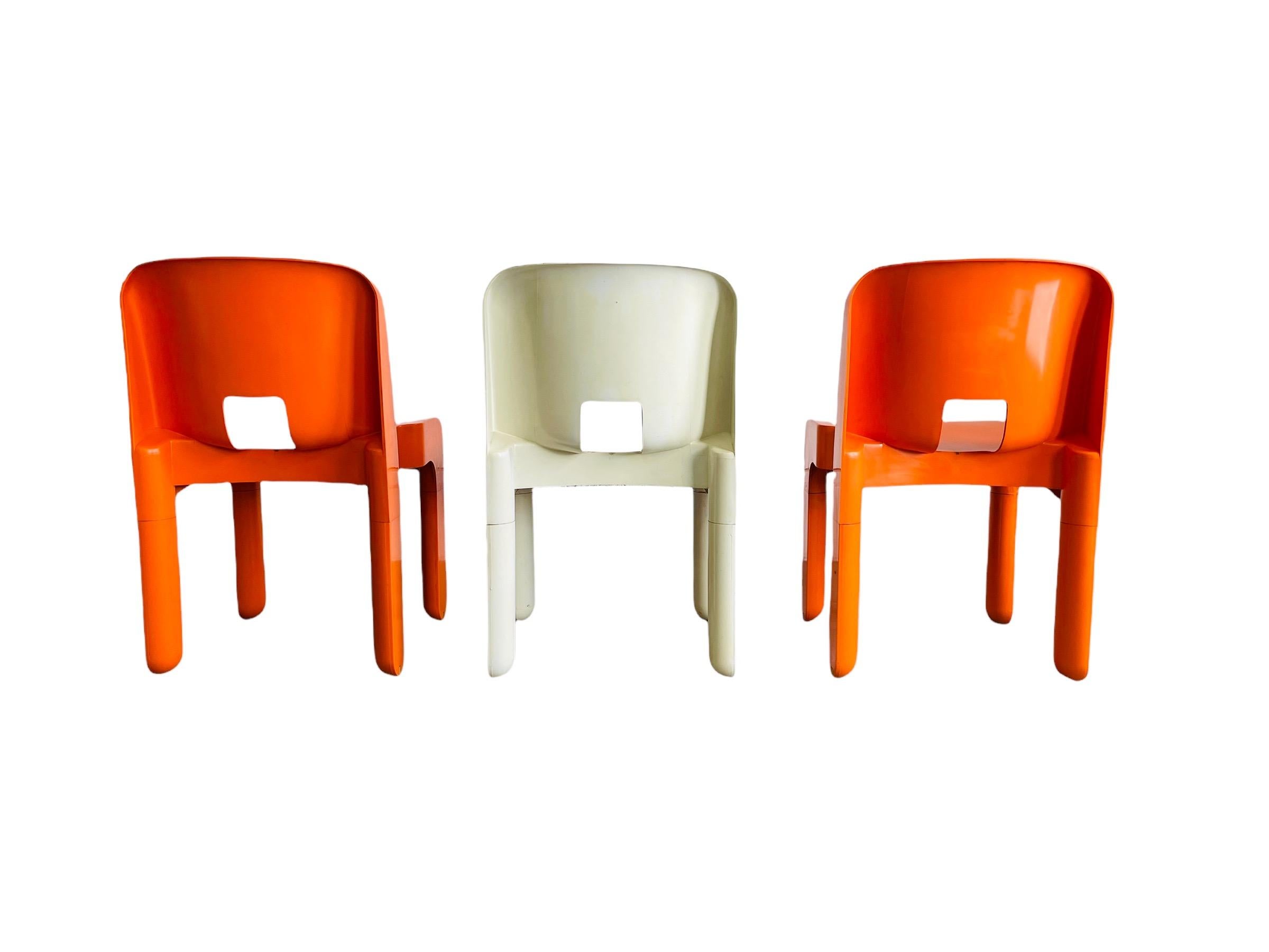 Mid-Century Modern Ensemble de 3 chaises empilables de l'ère spatiale par Joe Colombo, 1967, Italie en vente