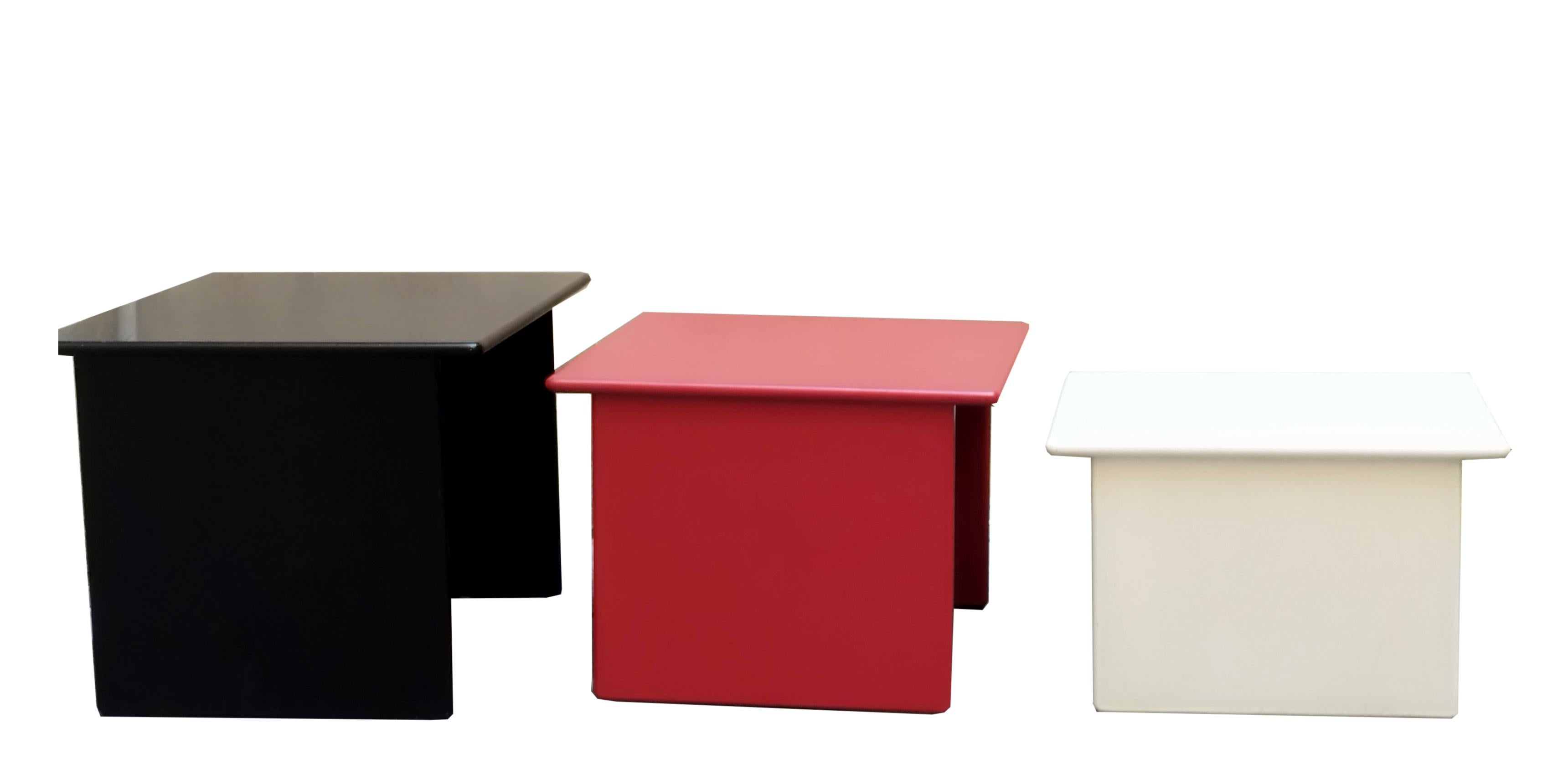 Set 3 Stackable Wood Side Tables, Red, White and Black, italy 1970s In Good Condition For Sale In Naples, IT
