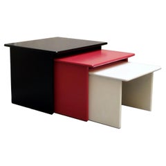 Set aus 3 stapelbaren Holz-Beistelltischen, rot, weiß und schwarz, Italien 1970er Jahre