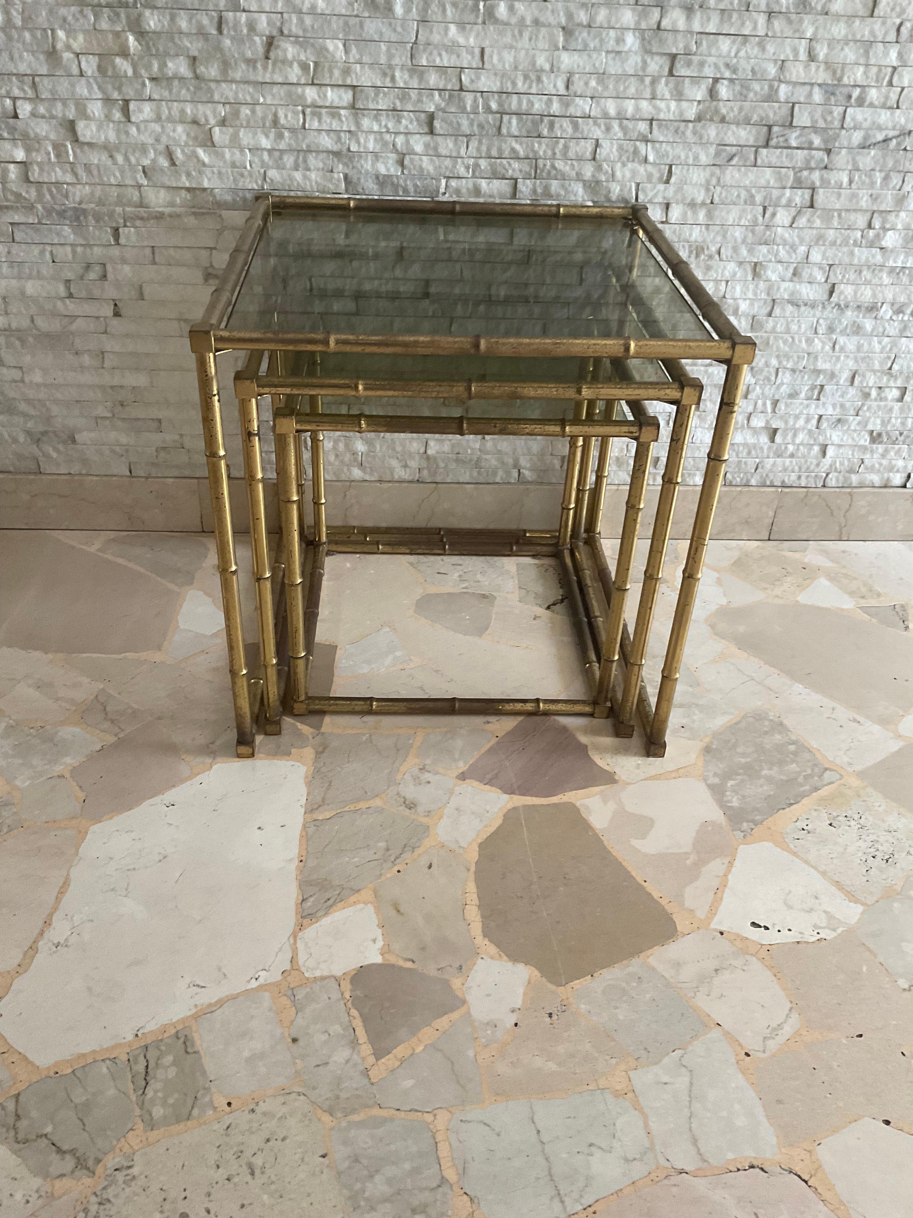 Set of 3 interlocking side tables made of brass with glass top.
Measures:
45 cm x 45 cm x 45 cm
40 cm x 40 cm x 40 cm
35 cm x 35 cm x 35 cm