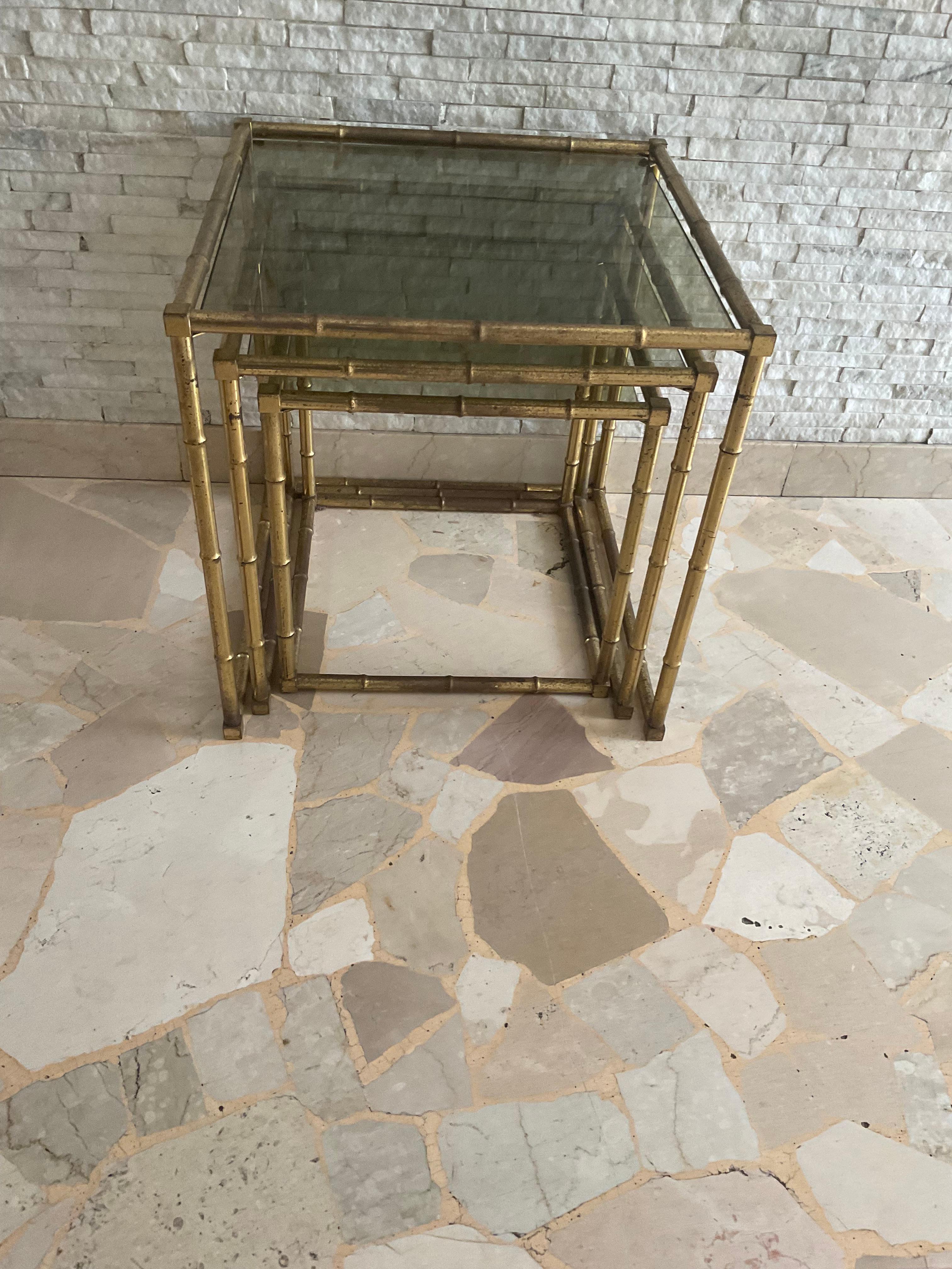 Mid-Century Modern Set of 3 interlocking brass and glass coffee tables 1960s For Sale