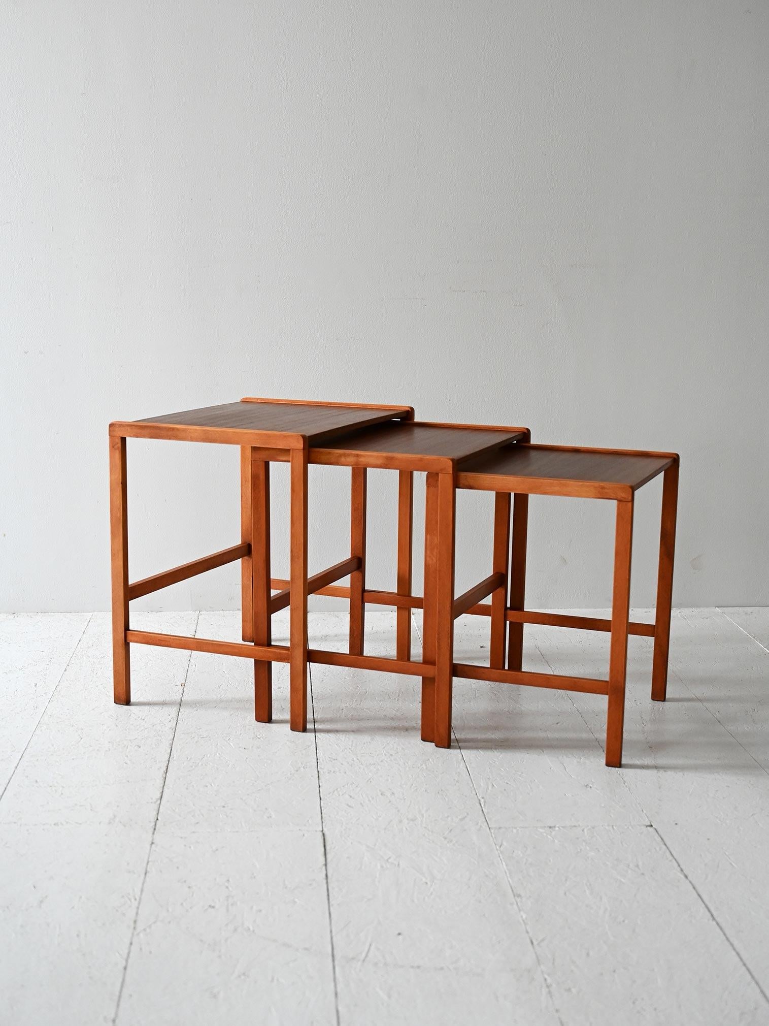 Scandinavo moderno Set 3 tavolini scandinavi vintage in teak in vendita