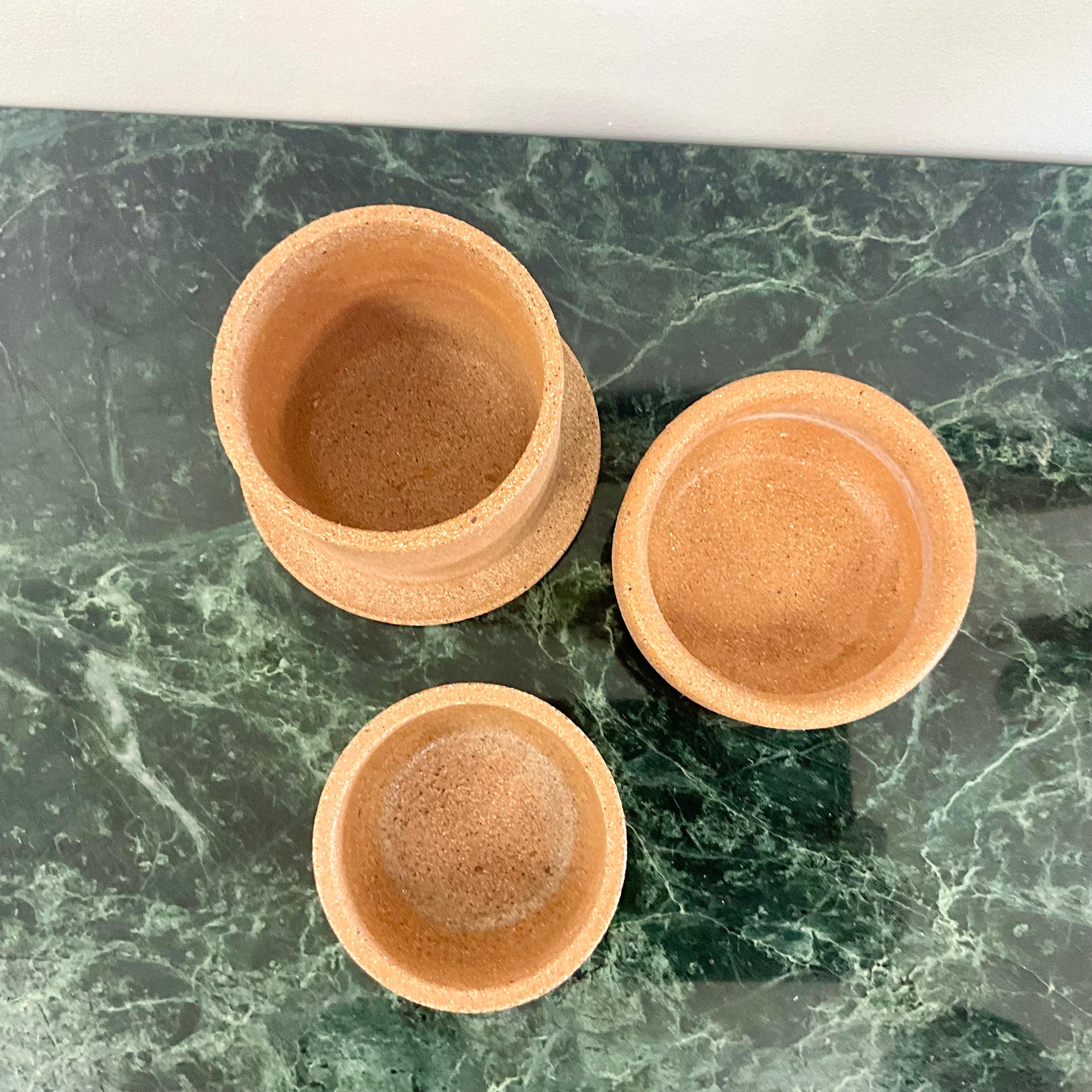 Set of three stoneware clay pottery pieces in graduating sizes by artist Ted Teeter.  All Signed on the underside Ted Teeter with one bing dated 1975 and another being dated 1978.  In ex Ellen’s condition with no chips or breaks.

Teeter, a teacher