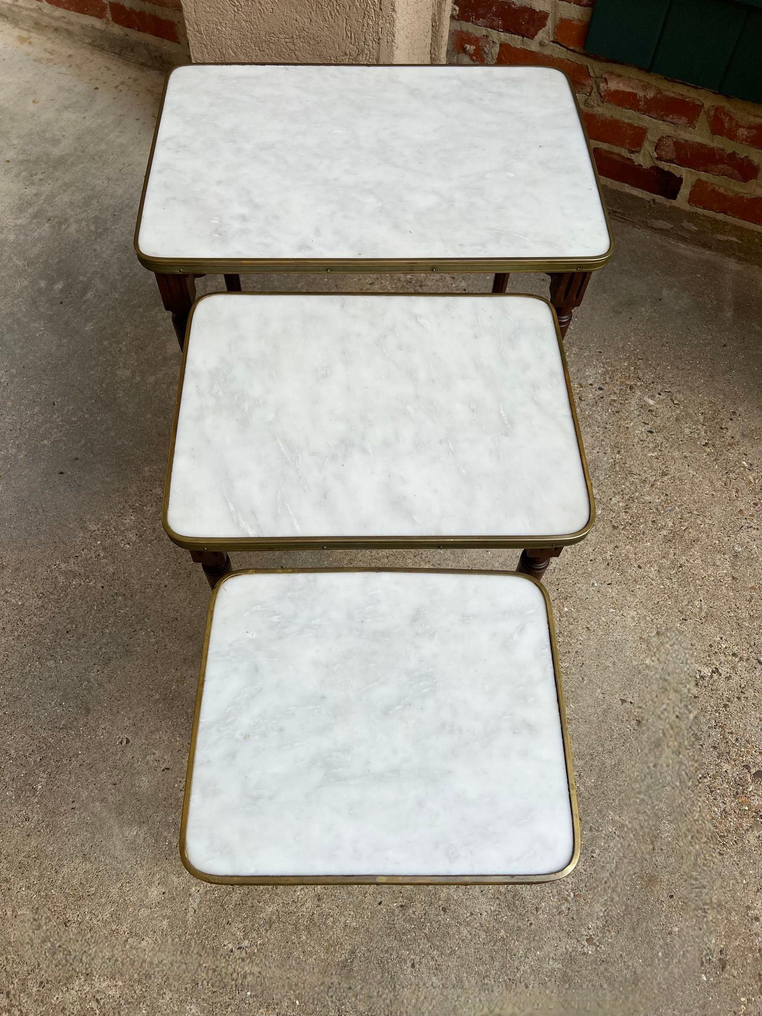 Set 3 Vintage Französischer Schachteltisch WHITE MARBLE Mahagoni Louis XVI Maison Jansen, Louis XVI im Angebot 5