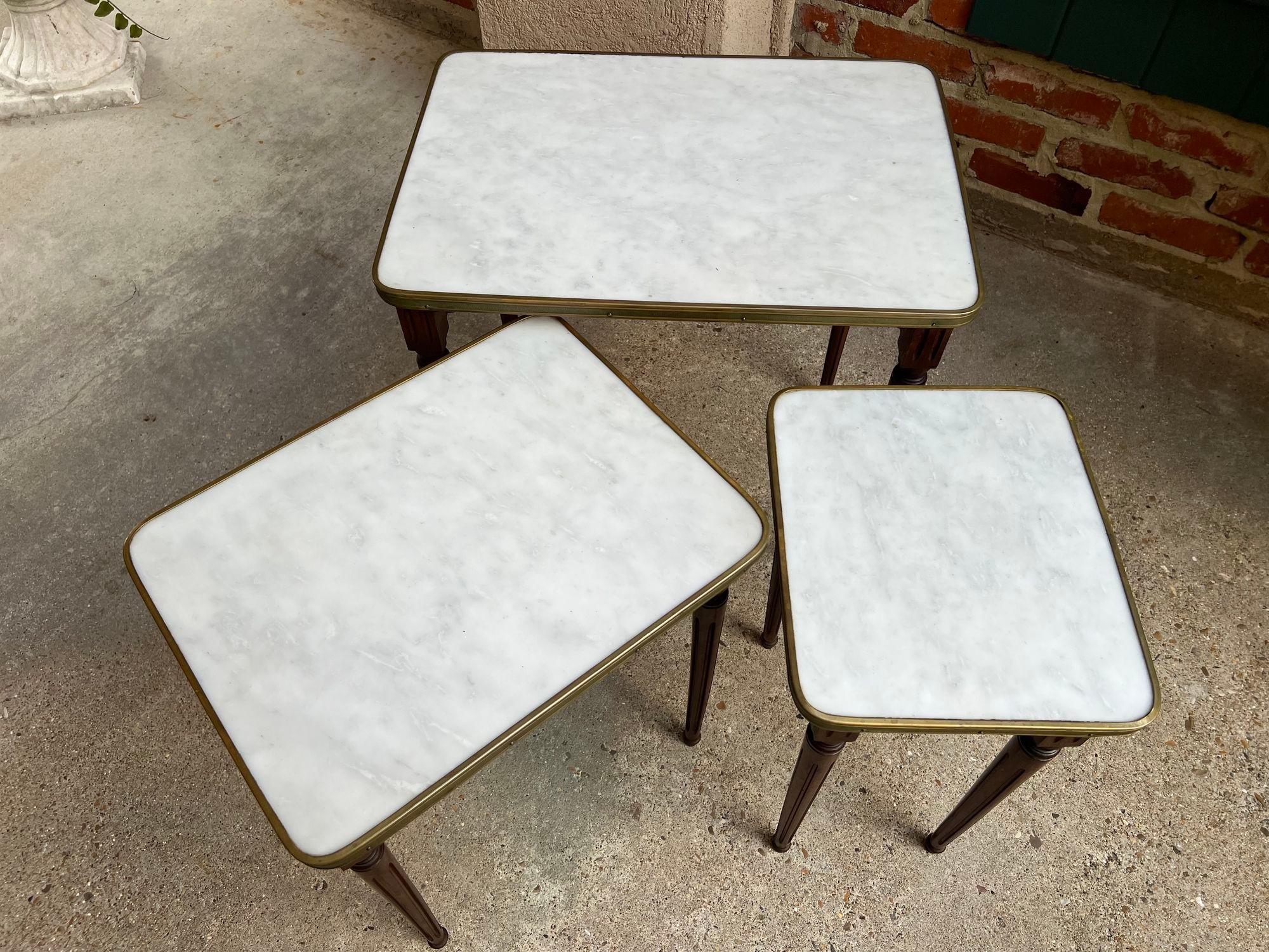 Set 3 Vintage Französischer Schachteltisch WHITE MARBLE Mahagoni Louis XVI Maison Jansen, Louis XVI im Angebot 8