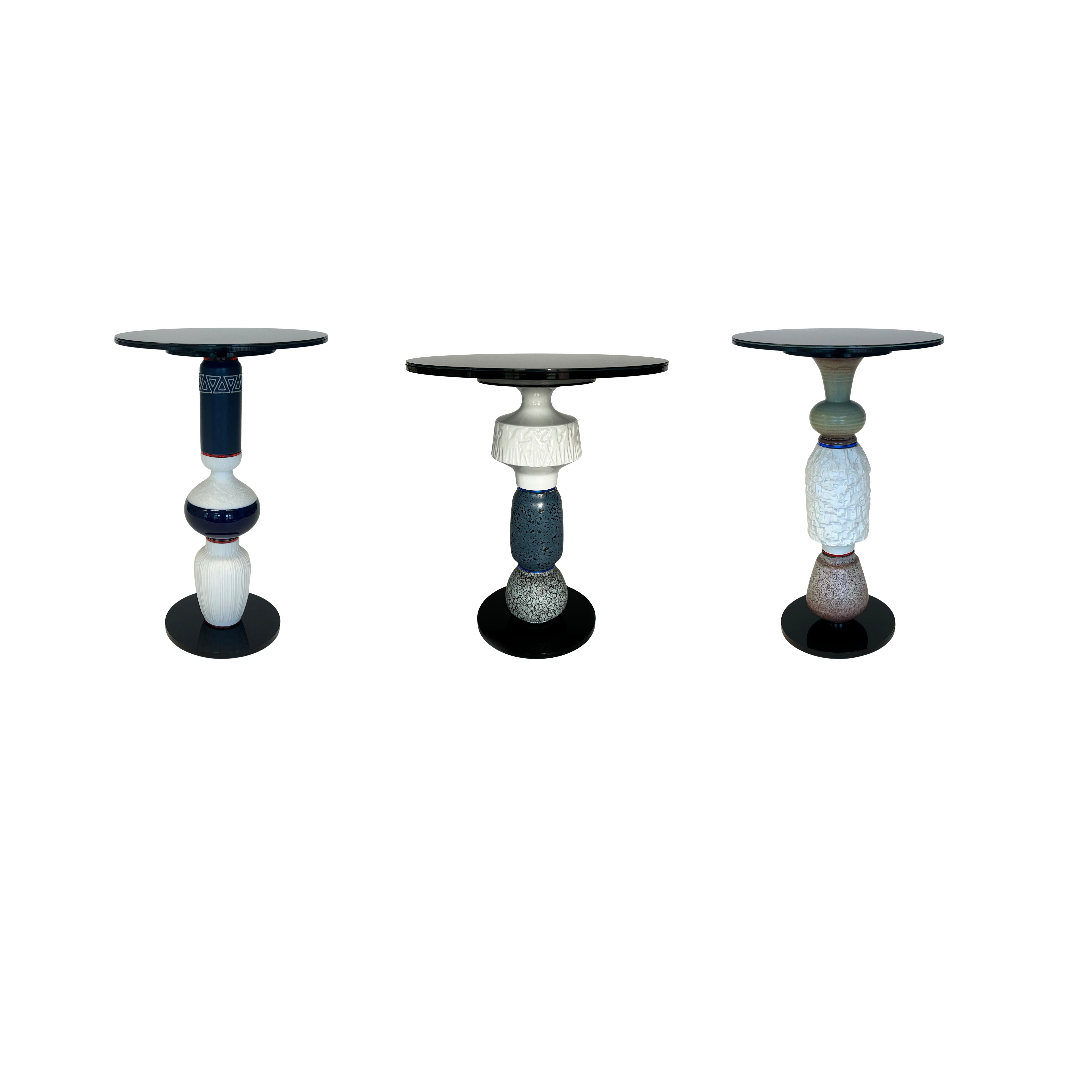 Le designer et Artis Andreas Berlin a créé une collection de tables d'appoint extraordinaires. Ces tables sont des sculptures et des tables d'upcycling haut de gamme et utiles. Les vases trouvés dans les magasins d'antiquités connaissent une