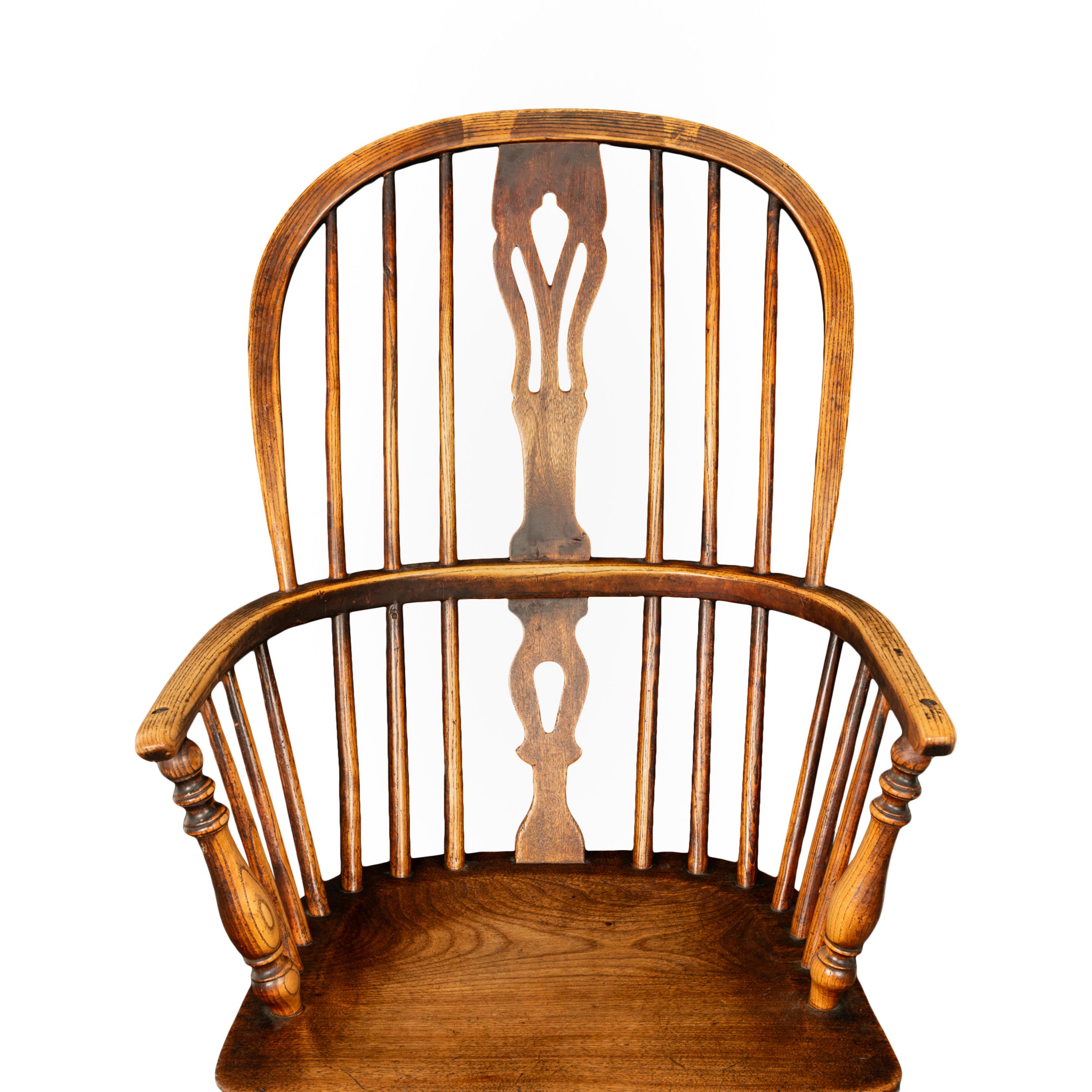 Set 4 chaises à accoudoirs English Country Antiques 19ème siècle à haut dossier en frêne et orme 1840  en vente 10