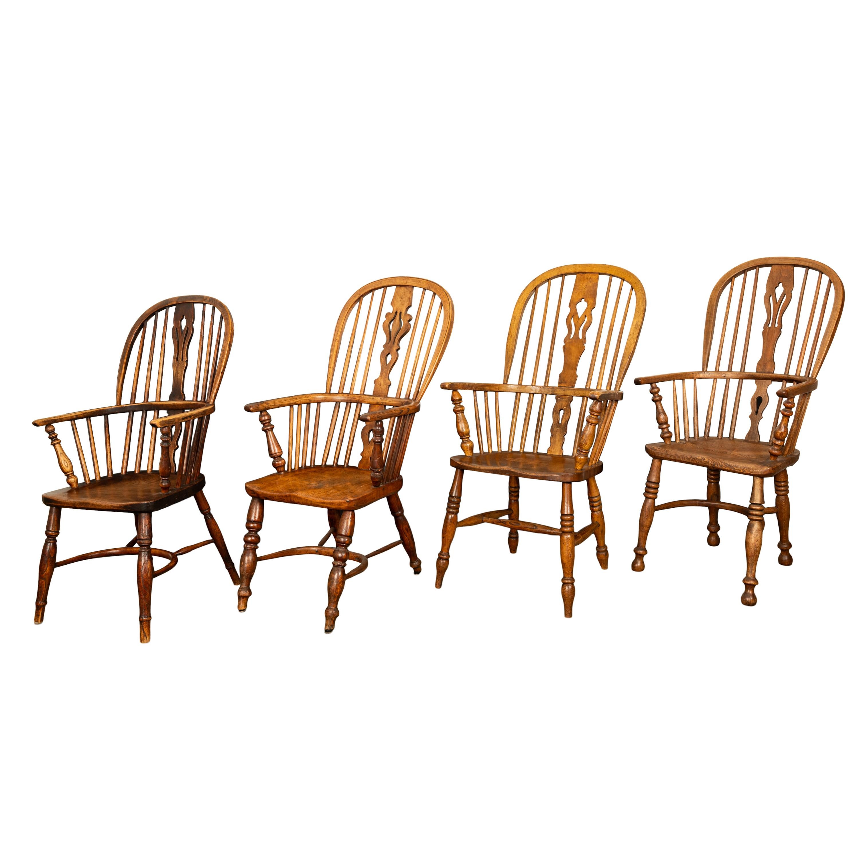 Tourné Set 4 chaises à accoudoirs English Country Antiques 19ème siècle à haut dossier en frêne et orme 1840  en vente