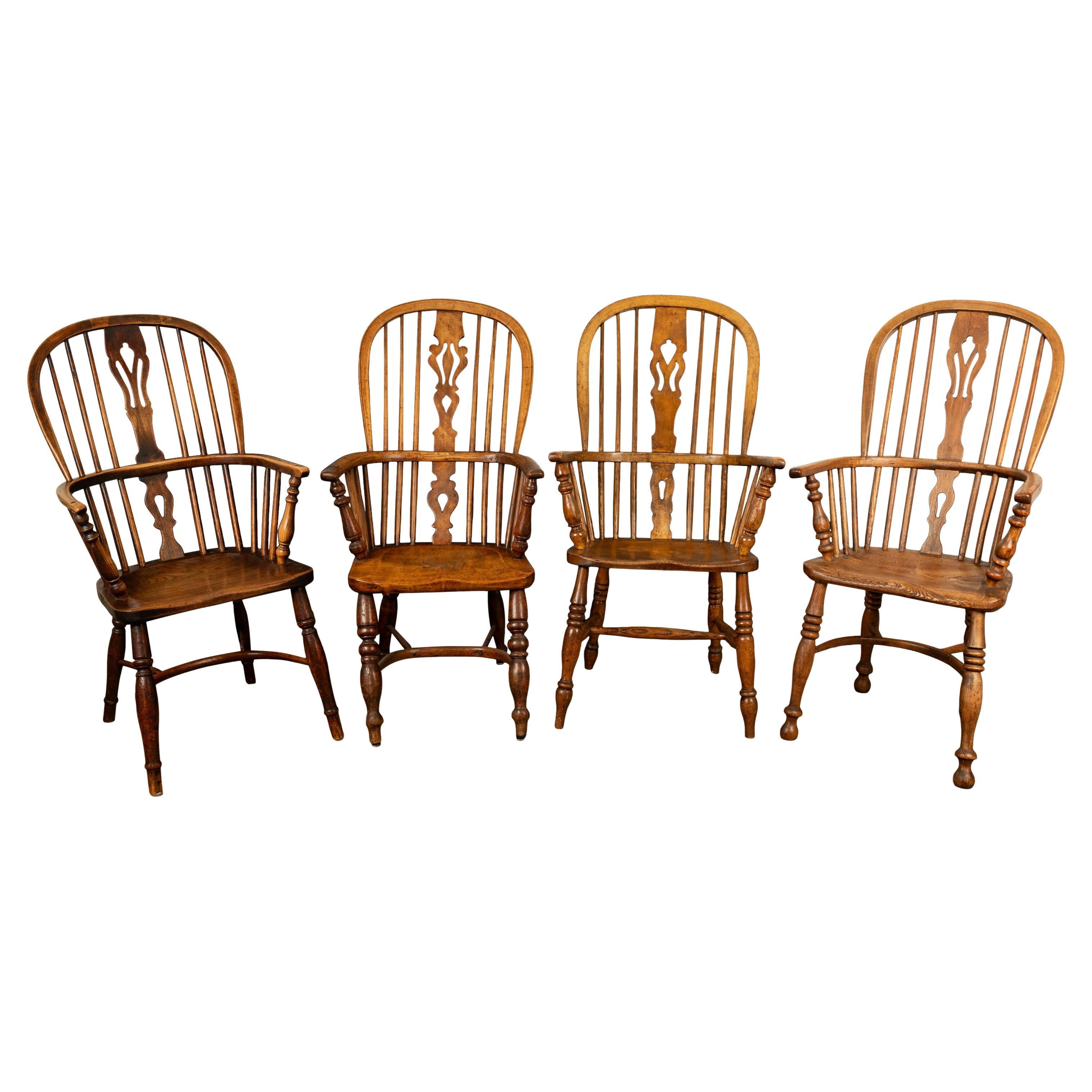 Set 4 chaises à accoudoirs English Country Antiques 19ème siècle à haut dossier en frêne et orme 1840 
