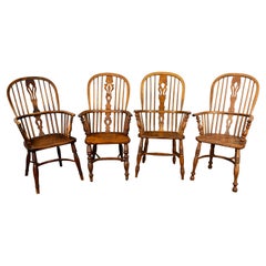 Set 4 chaises à accoudoirs English Country Antiques 19ème siècle à haut dossier en frêne et orme 1840 