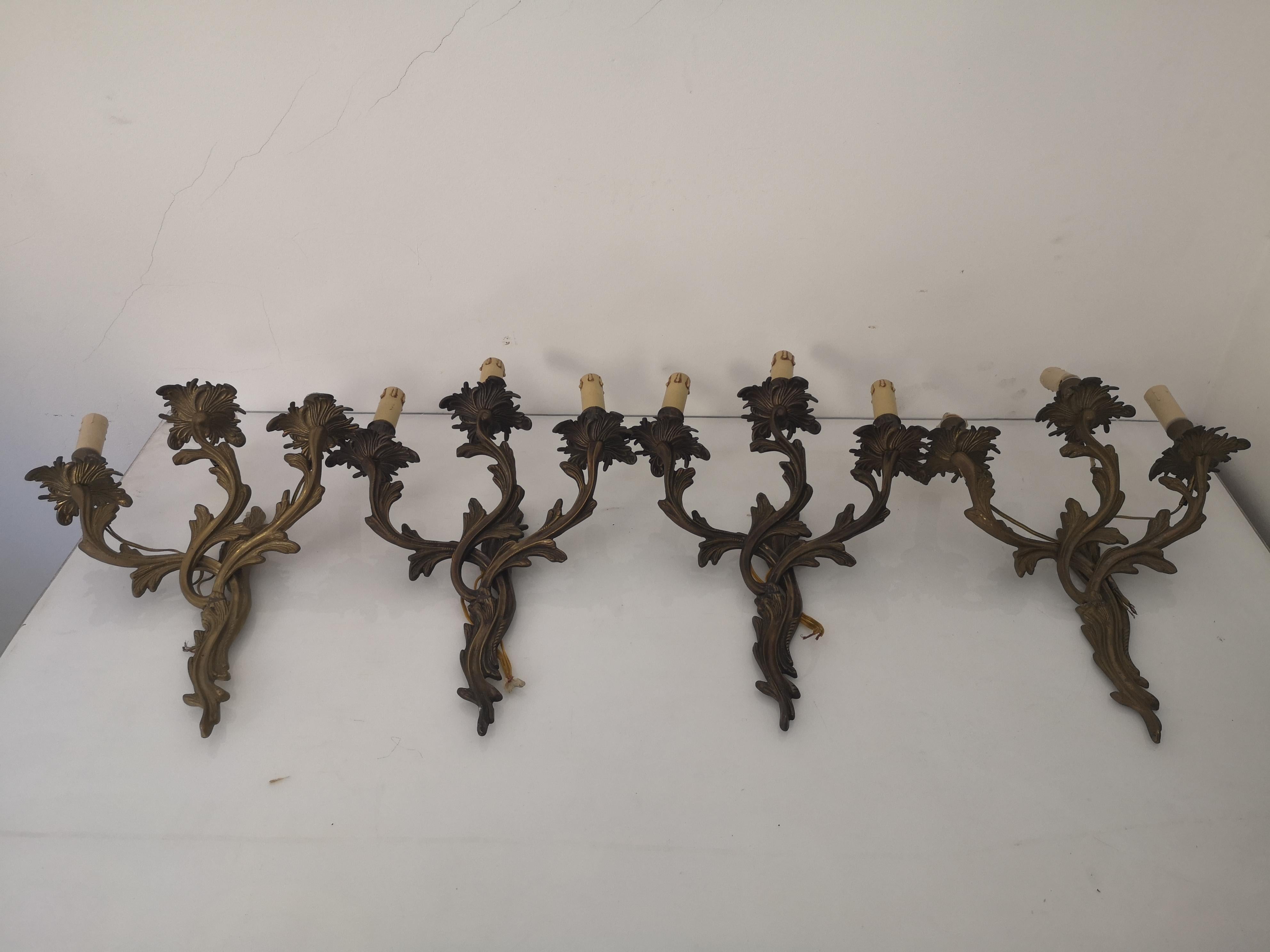 Set of 4 3-light bronze wall sconce in Louis XV style 1940s In Good Condition For Sale In Catania, IT