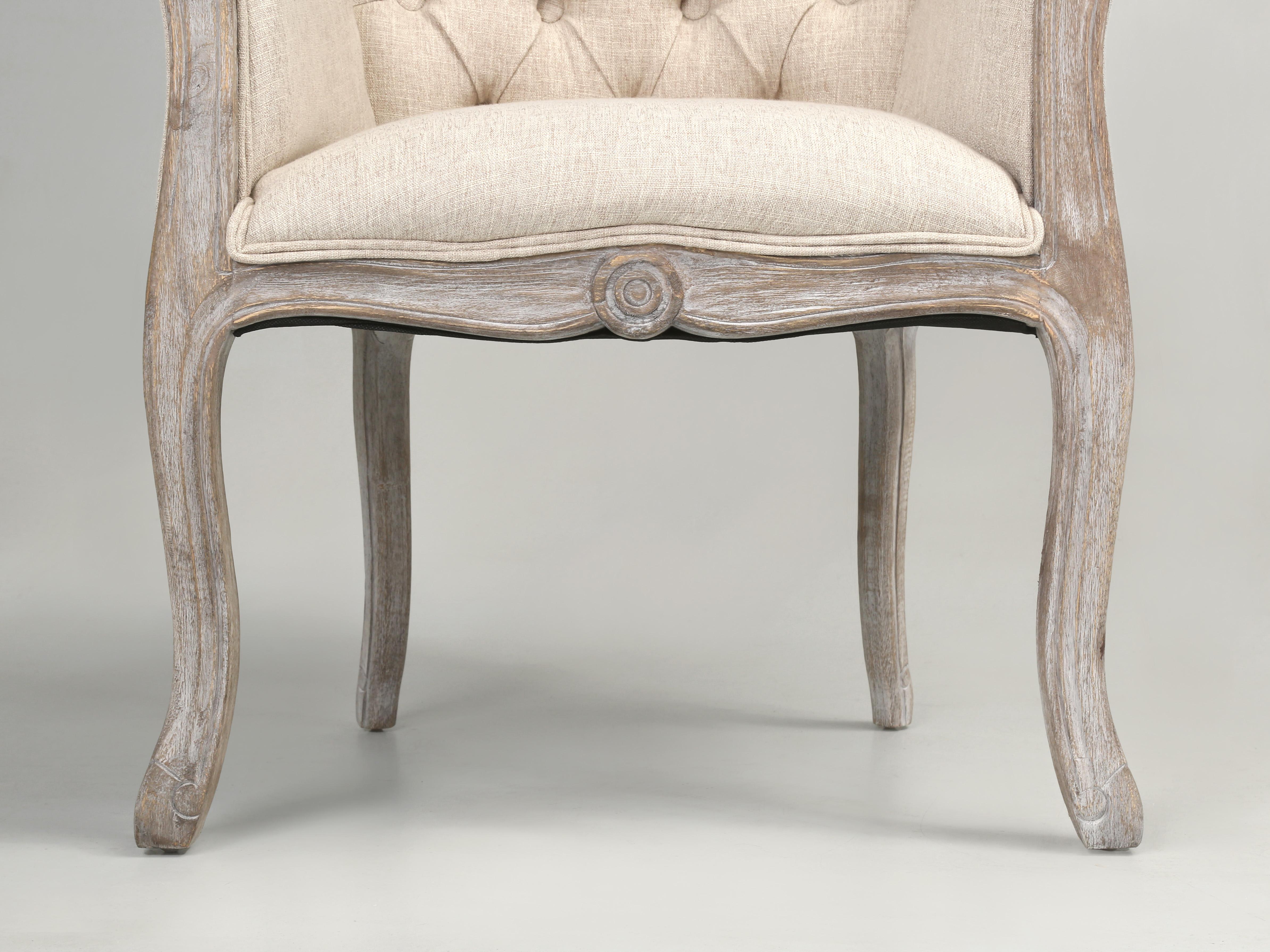 Ensemble (4) chaises d'appoint avec coussins d'assise touffetés, Confortable en vente 4