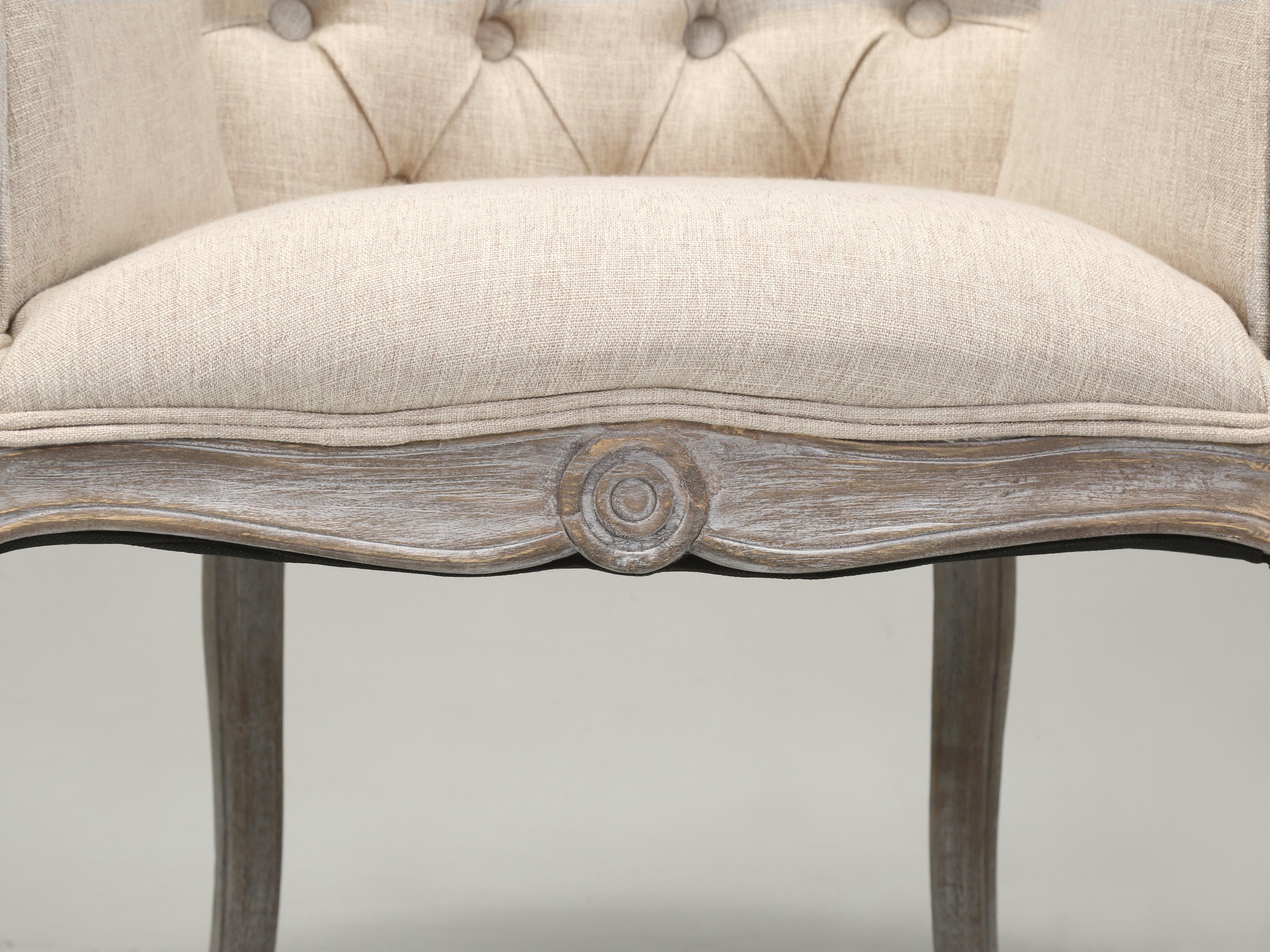 Ensemble (4) chaises d'appoint avec coussins d'assise touffetés, Confortable en vente 5