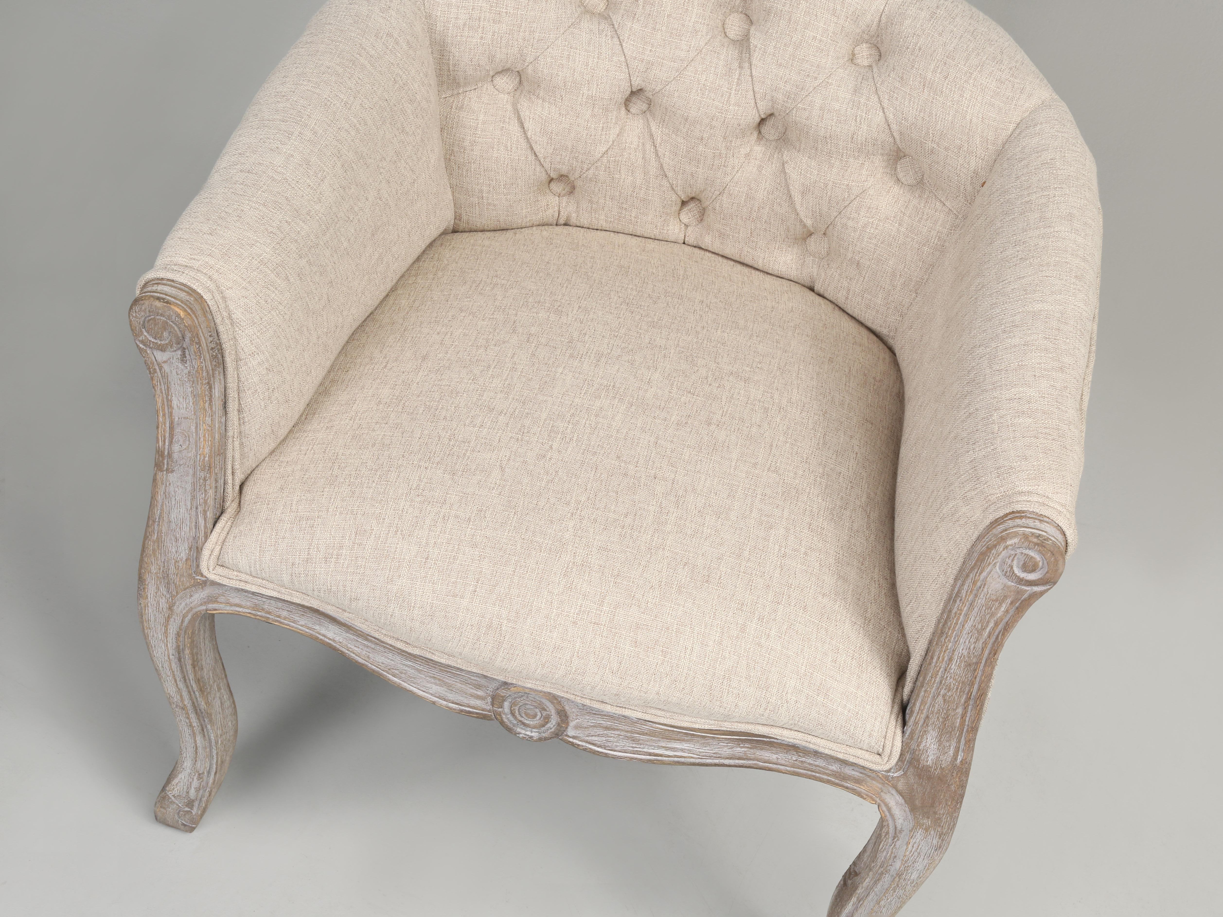 Ensemble (4) chaises d'appoint avec coussins d'assise touffetés, Confortable Bon état - En vente à Chicago, IL