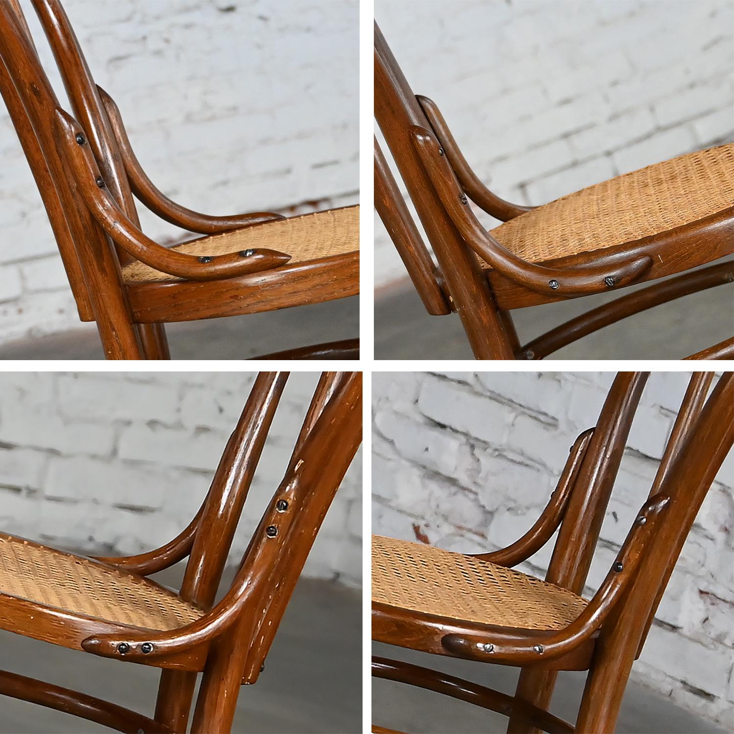 Ensemble de 4 chaises de café #18 de style Bauhaus par Thonet Structure en bois breton et sièges cannés à la main 10