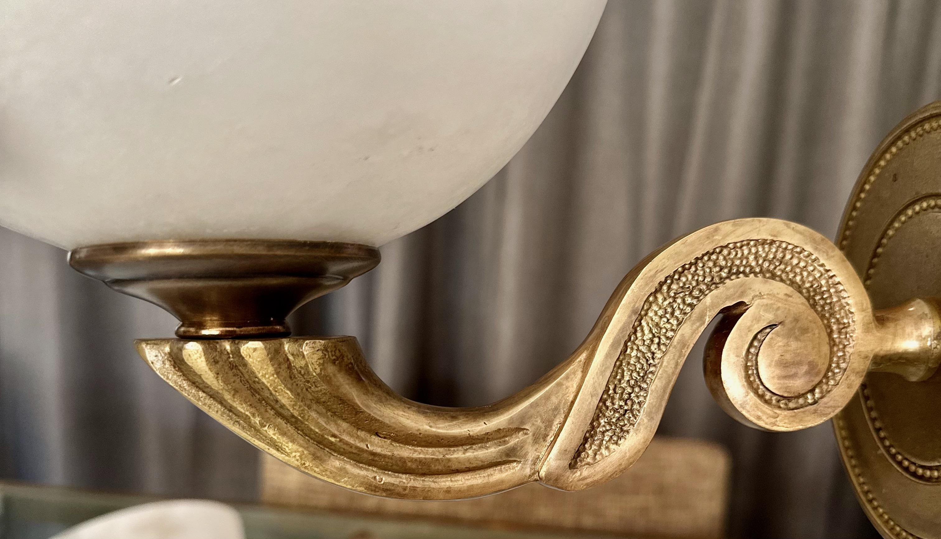 Set di 4 lampade da parete in stile francese in ottone e alabastro in vendita 8