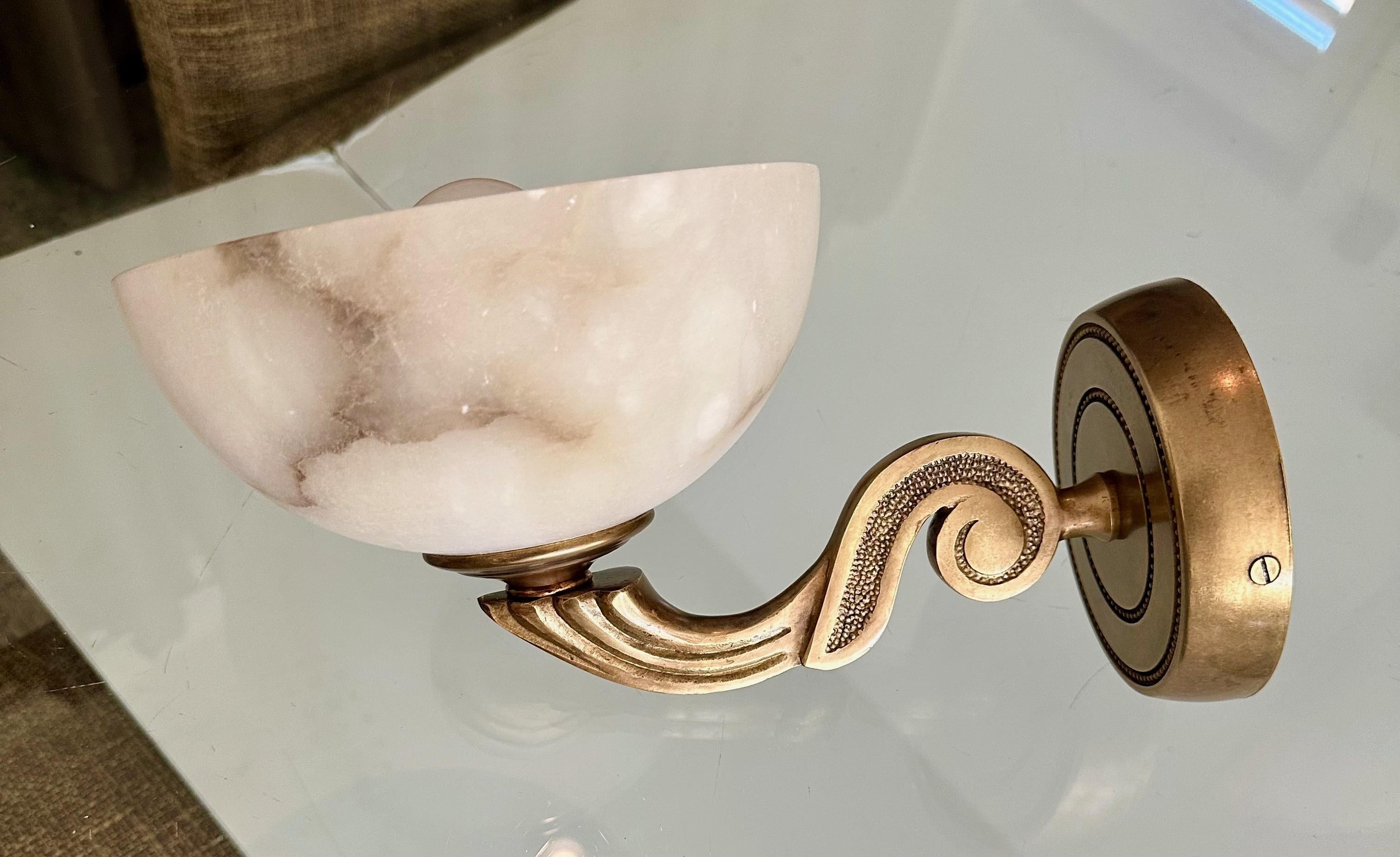 Set di 4 lampade da parete in stile francese in ottone e alabastro in vendita 13