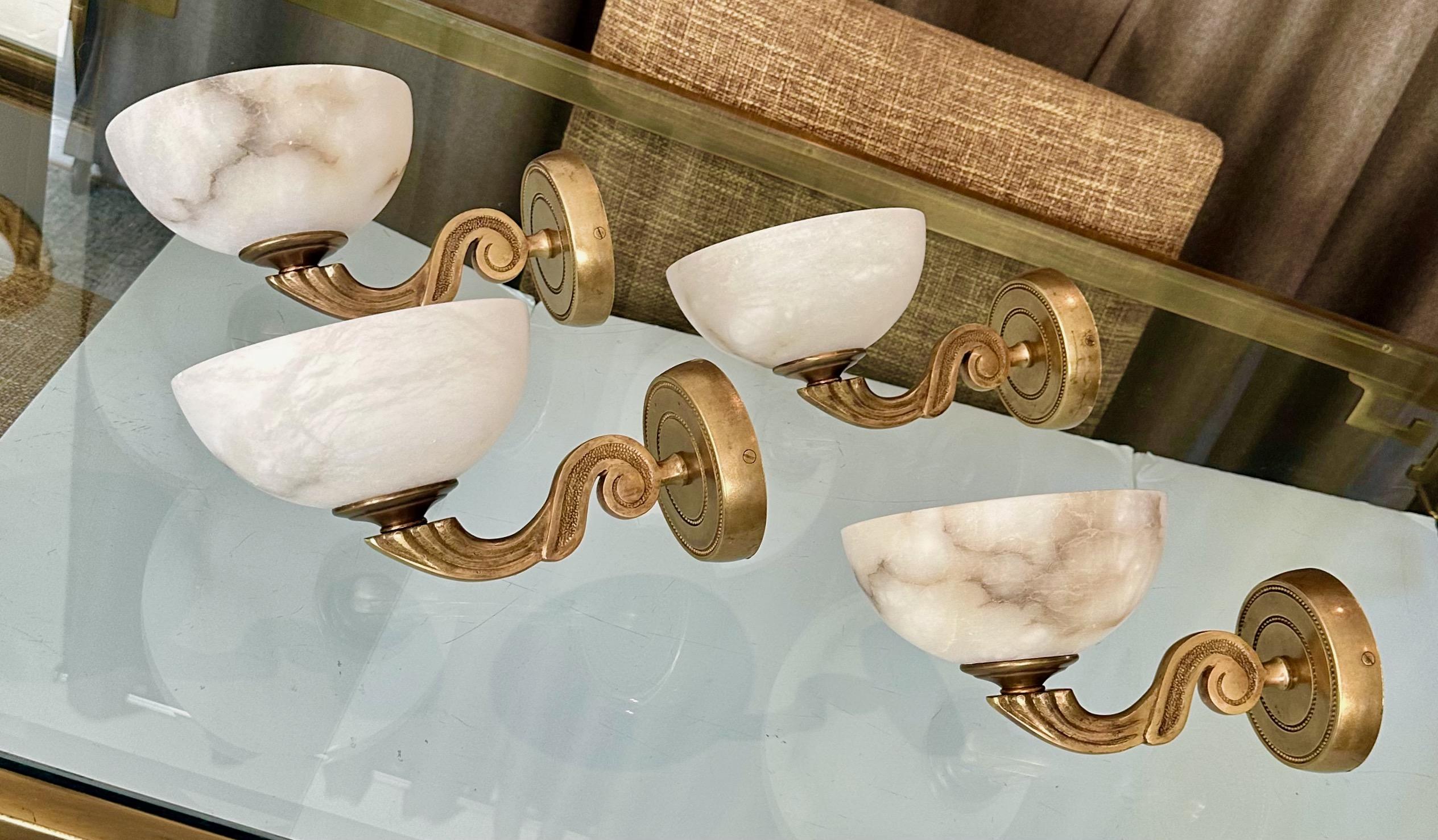 Set di 4 lampade da parete in stile francese in ottone e alabastro in vendita 14