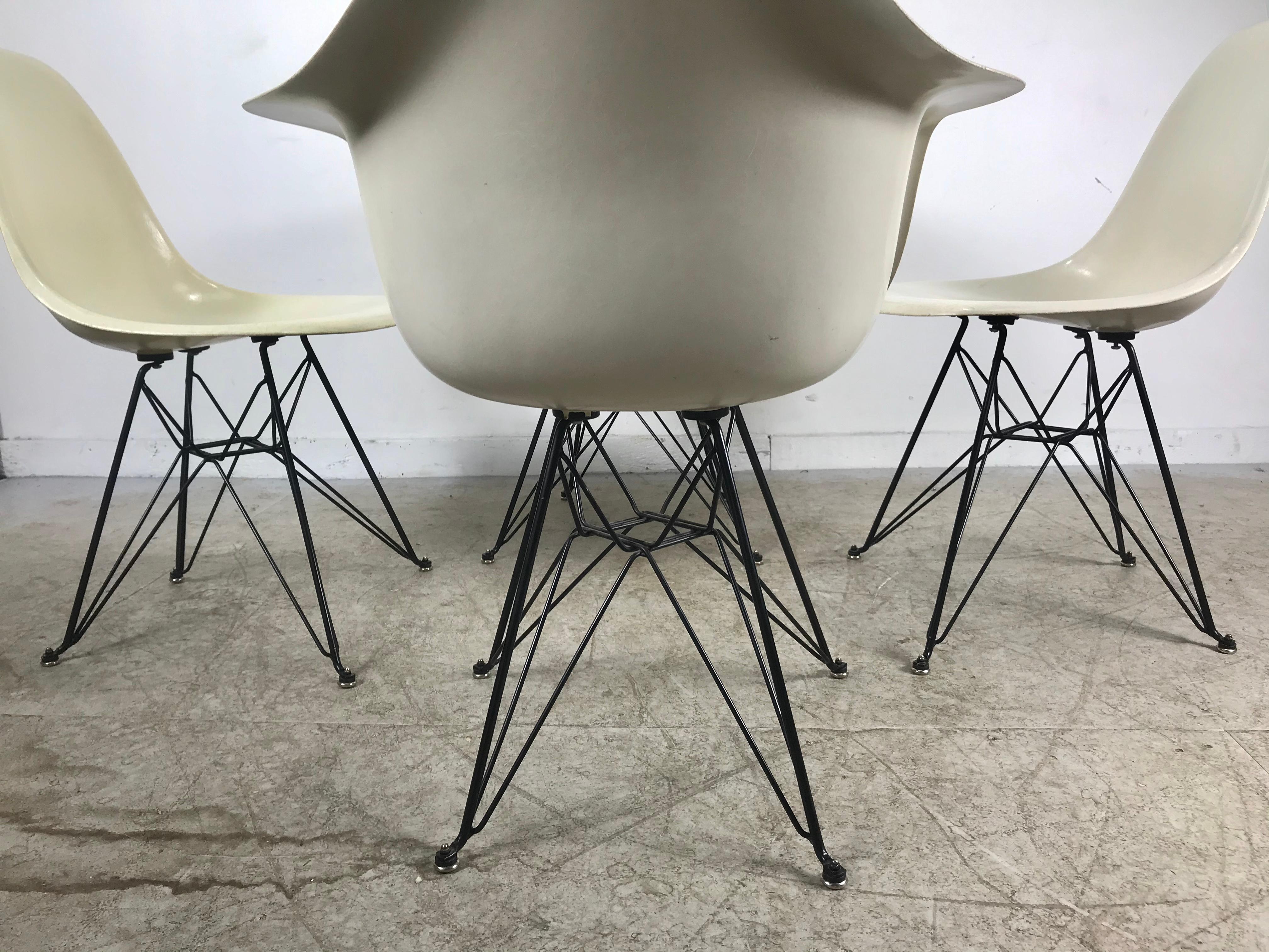 Set 4 Charles Eames, Herman Miller fiberglass chairs, elegant white, Newer Eiffel Tower bases, approximately 20 years old, great set 4 consisting of two vintage arm shell chairs and two vintage side shell chairs (scoops), embossed Herman Miller, my