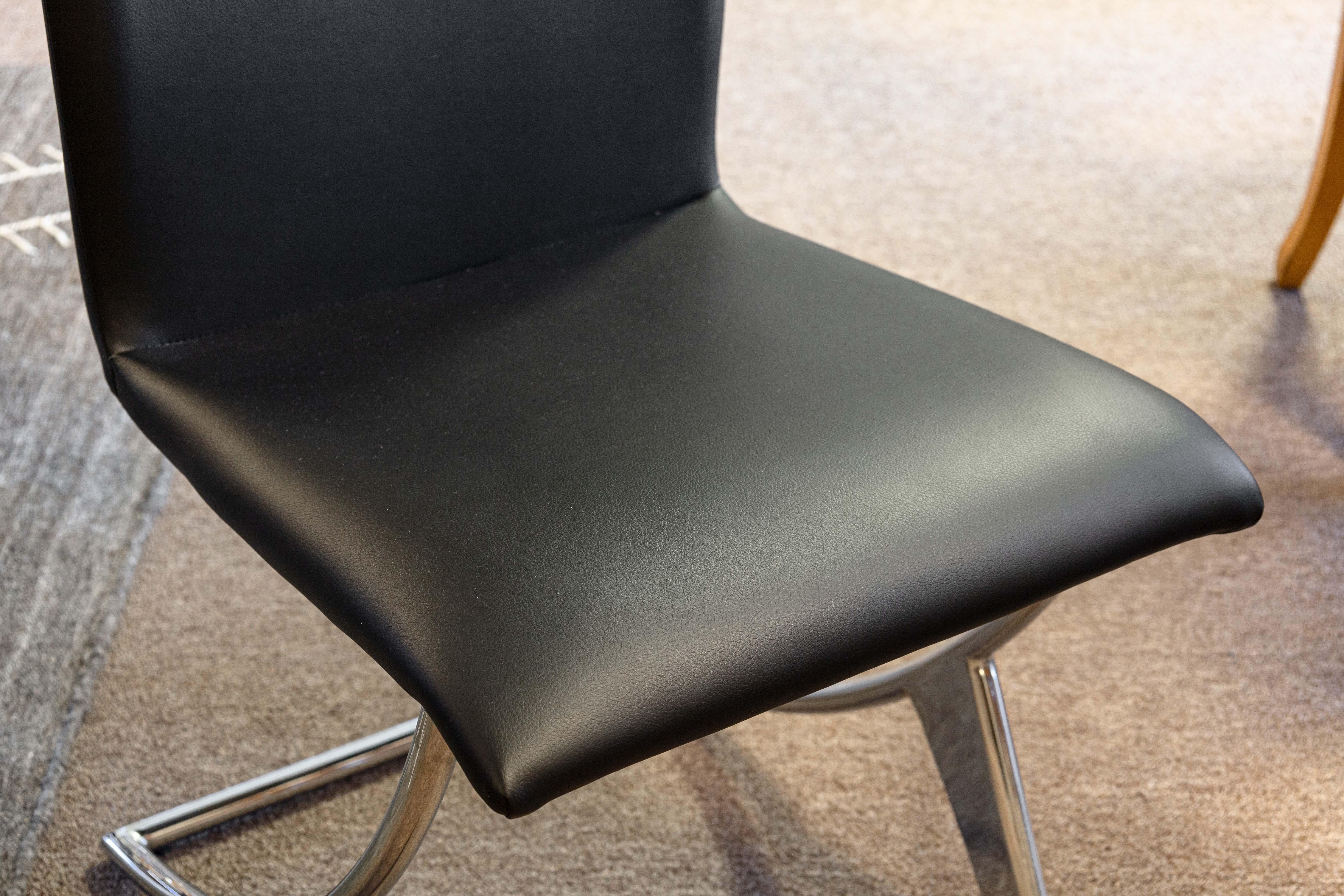 20th Century Set 4 Chrome Steel and Black Naugahyde Vinyl Contemporary Modern Dining Chairs For Sale