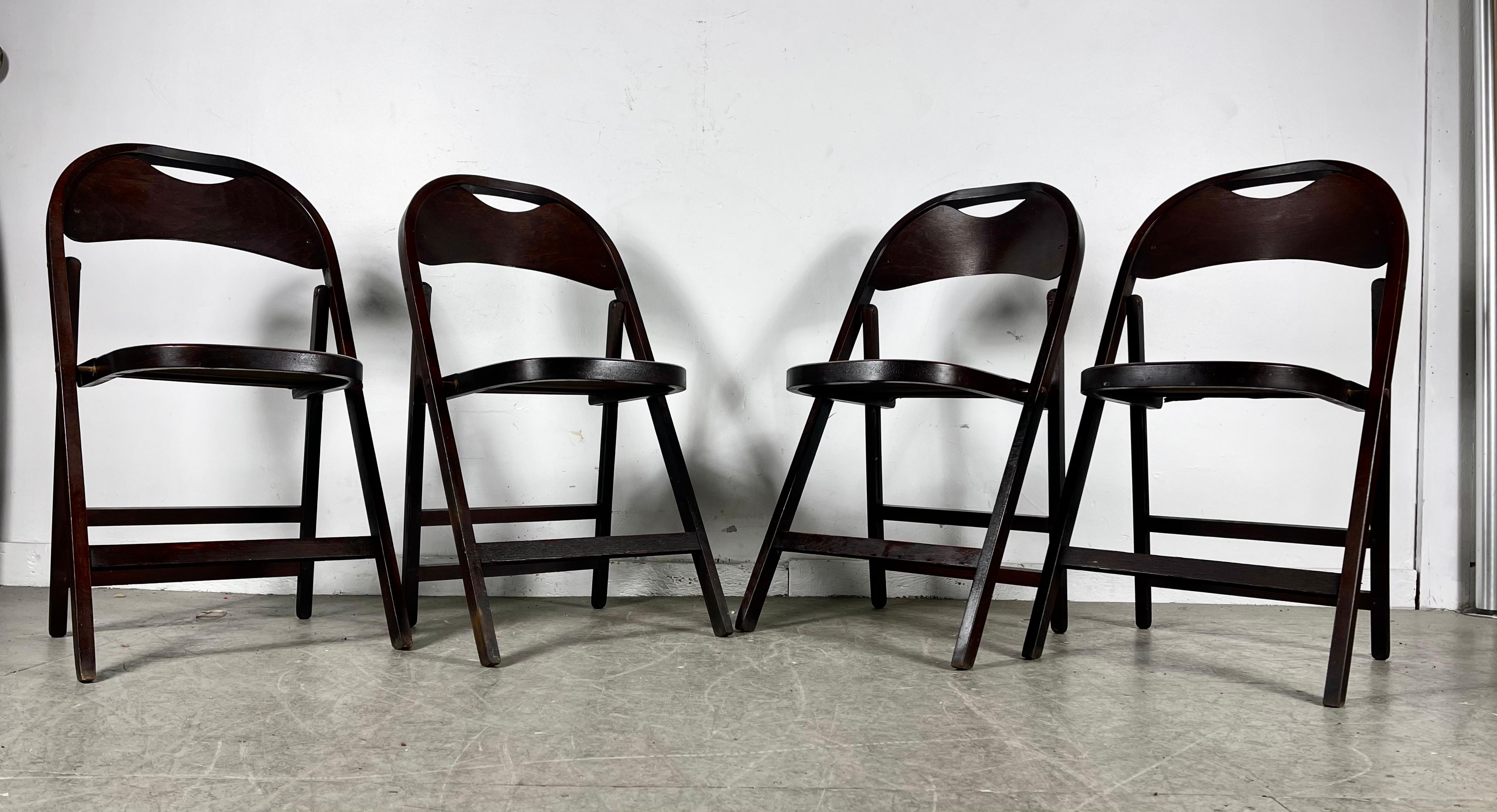 Set 4 Classic Bauhaus Thonet Style Folding Chairs manufactured by Stakmore For Sale 5