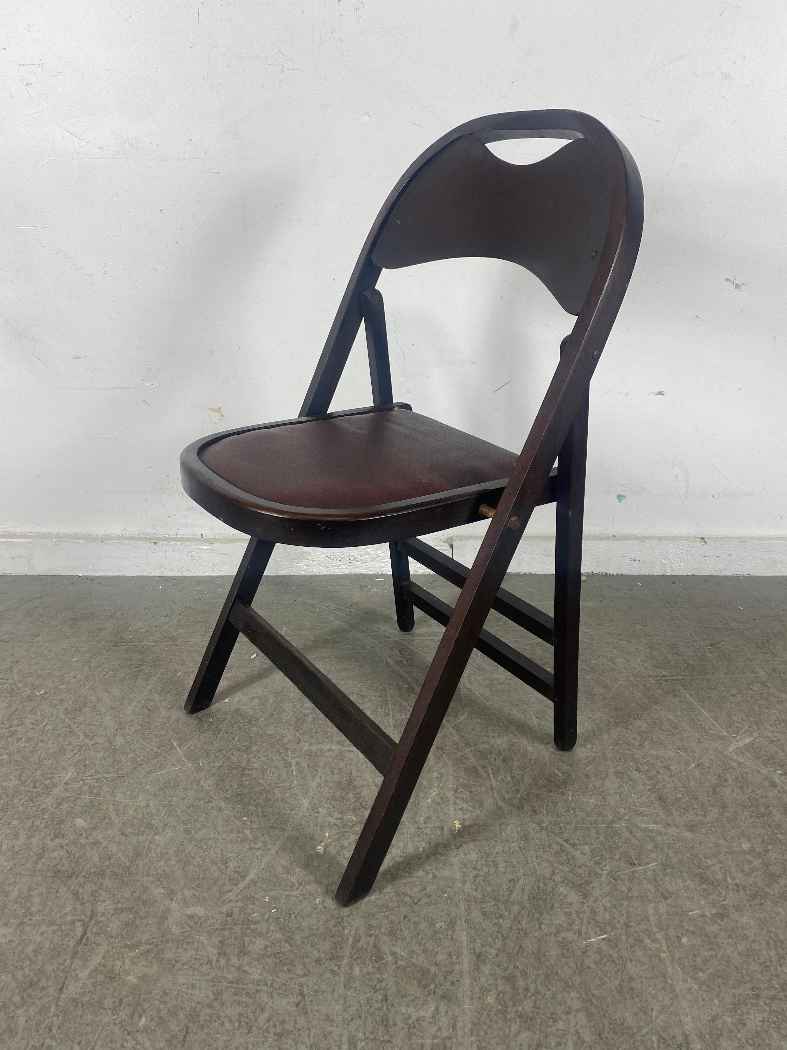 American Set 4 Classic Bauhaus Thonet Style Folding Chairs manufactured by Stakmore For Sale