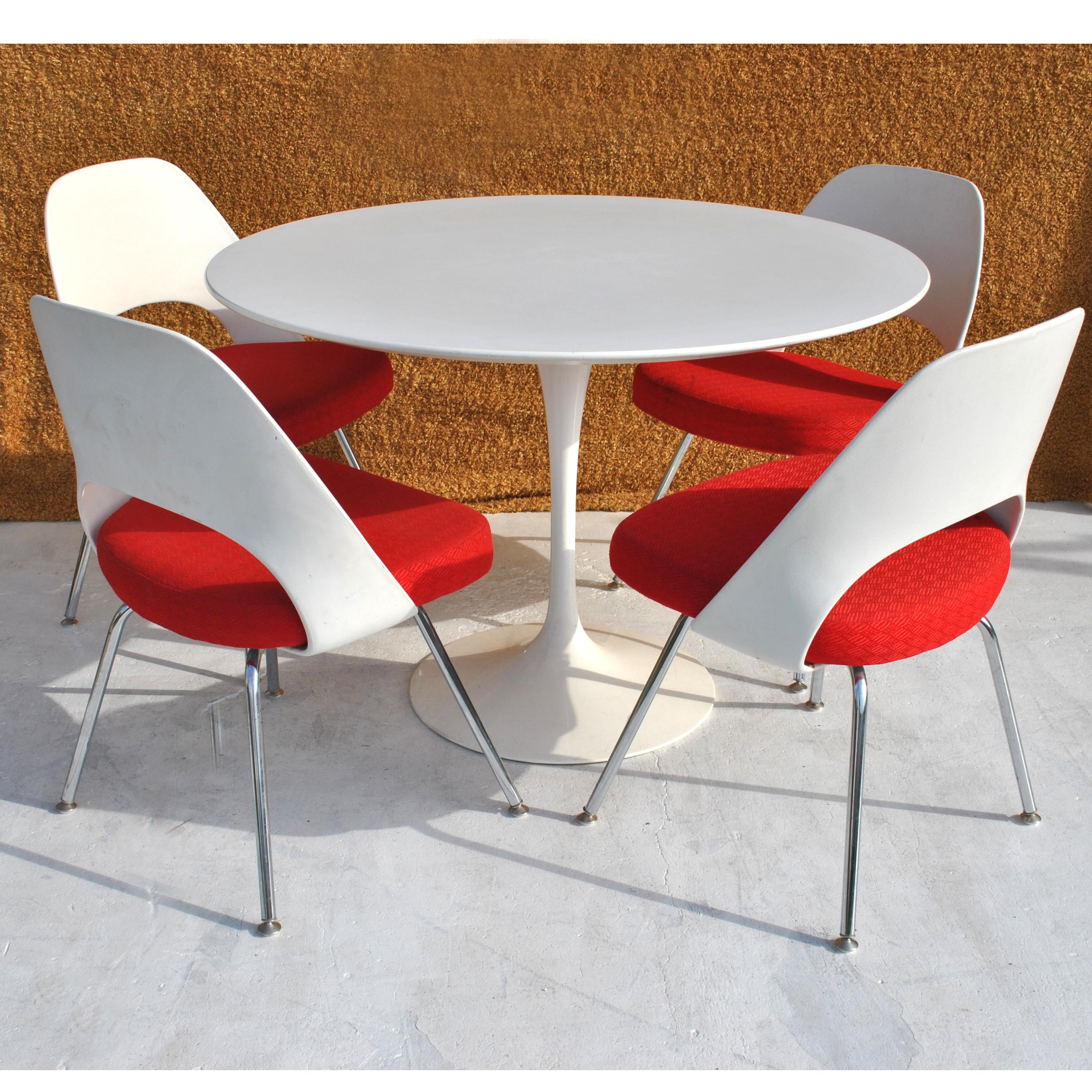 Set of Four Contemporary Knoll Eero Saarinen 72C-PC Dining Side Chairs 9