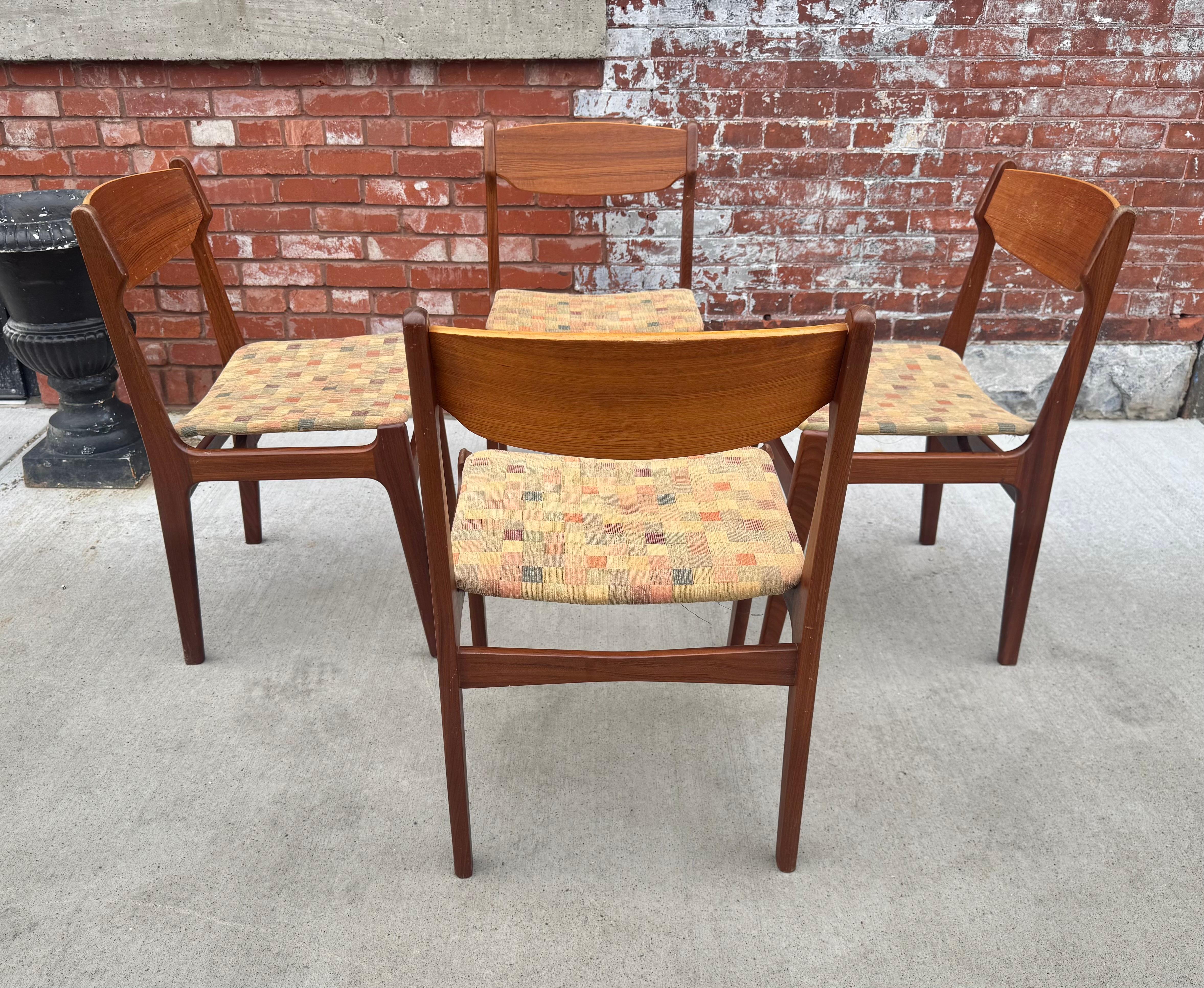 Scandinavo moderno Set 4 sedie da pranzo moderne danesi in teak Erik Buch in vendita