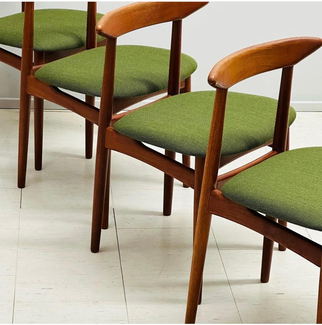 Set 4 Danish Teak Chairs by Arne Hovmand-Olsen for Mogens Kold, 1950s In Excellent Condition For Sale In Buffalo, NY