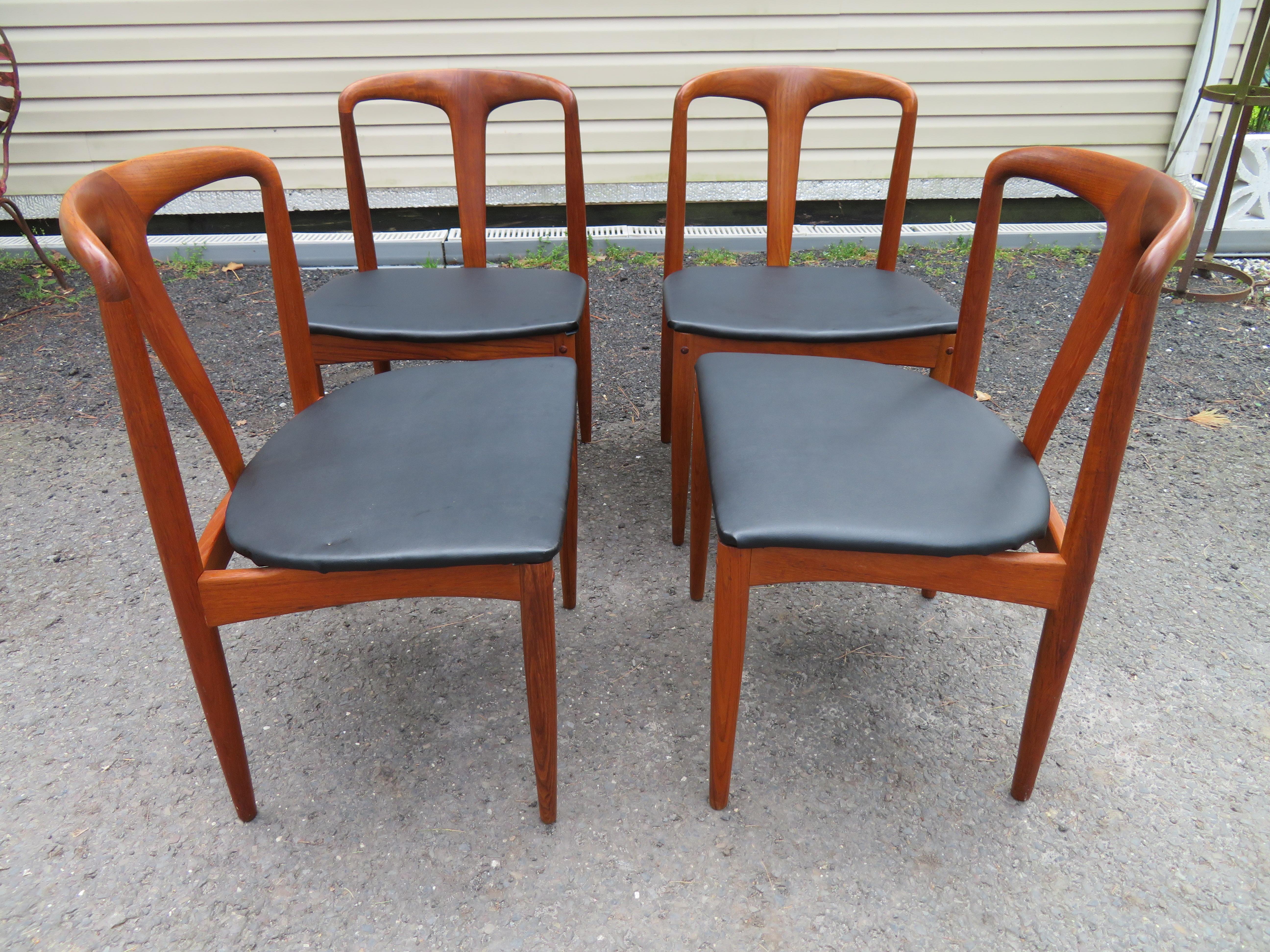 Set 4 Danish Teak Dining Chairs Juliane by Johannes Andersen Uldum Møbelfabrik For Sale 7