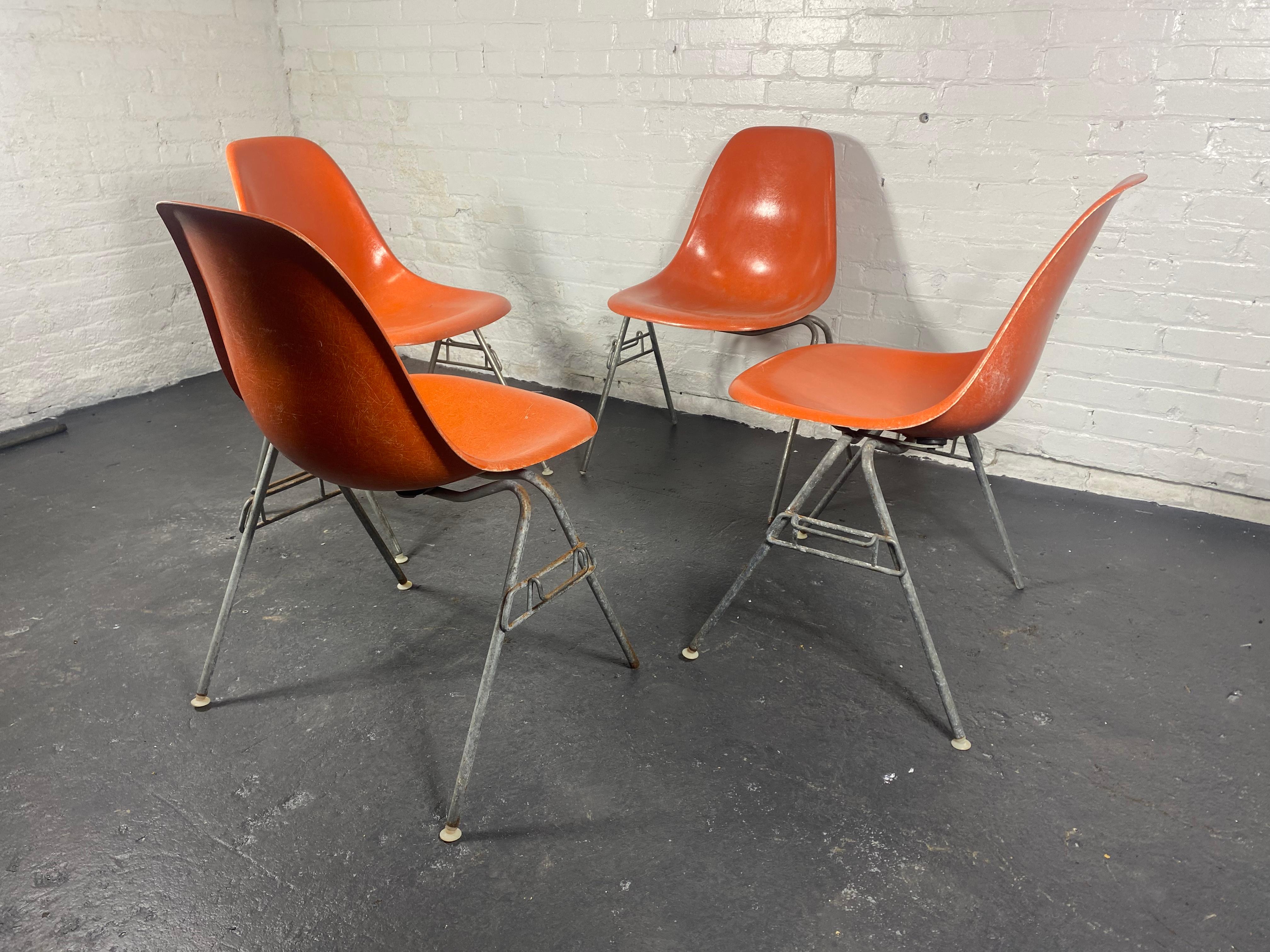SET 4 DSS Stacking Chairs, Charles & Ray Eames, Herman Miller, Orange Fiberglass In Good Condition For Sale In Buffalo, NY