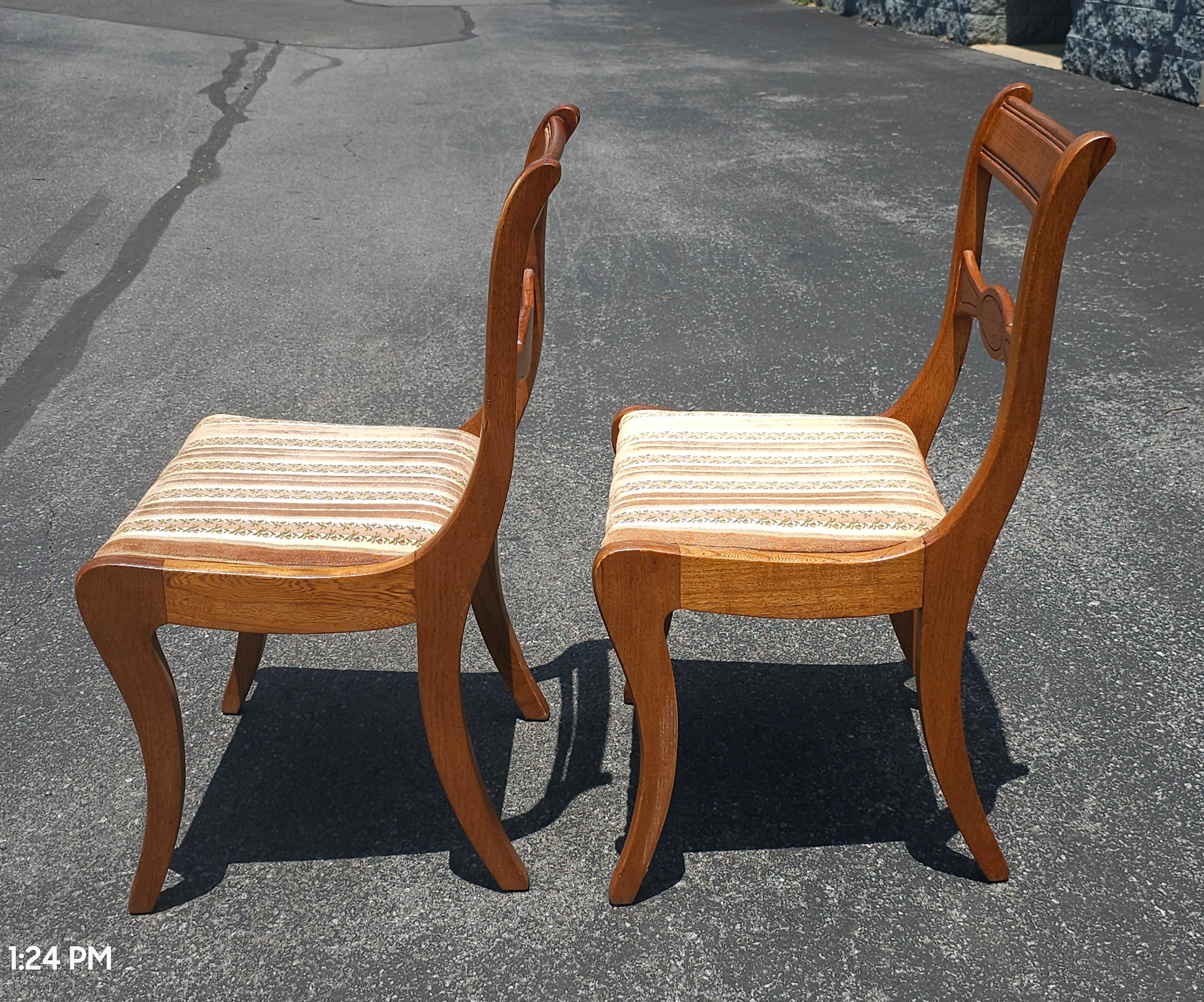 Set di 4 sedie imbottite con schienale a scaletta Duncan Phyfe di Payne Furniture dell'inizio del XX secolo in vendita 4
