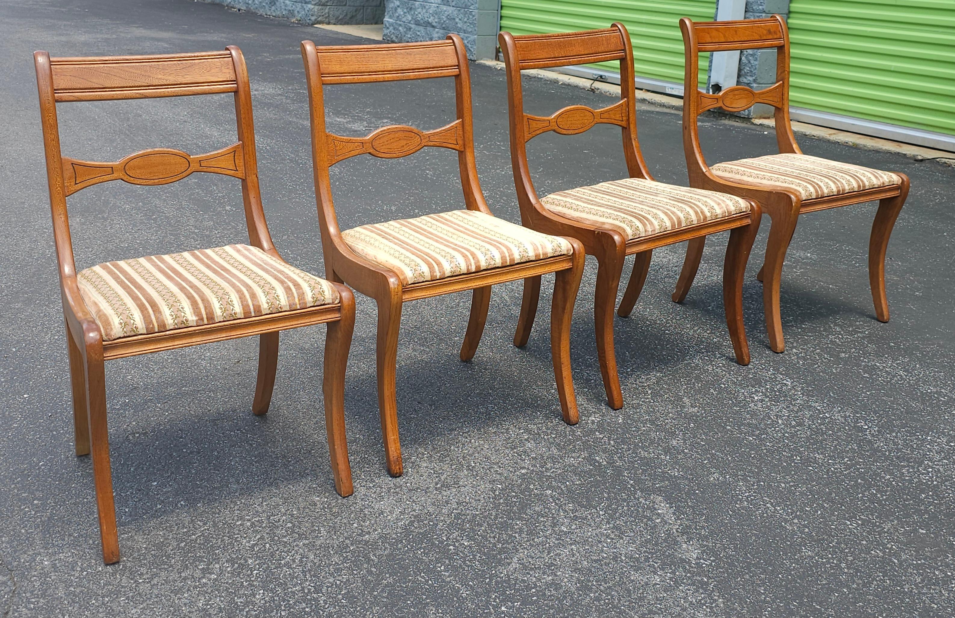 Altro Set di 4 sedie imbottite con schienale a scaletta Duncan Phyfe di Payne Furniture dell'inizio del XX secolo in vendita