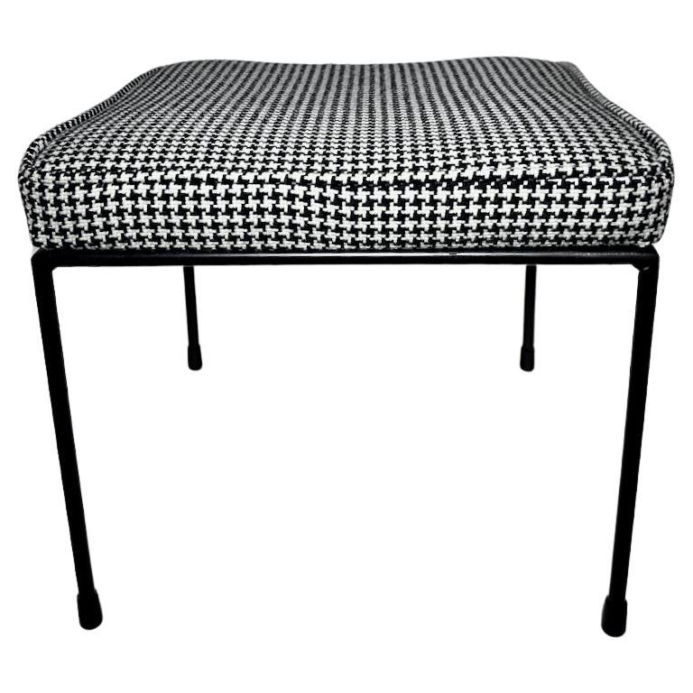 Set 4 Frederick Weinberg Eisen-Ottomanen mit Jack Larsen „Houndstooth“-Stoff im Angebot 7