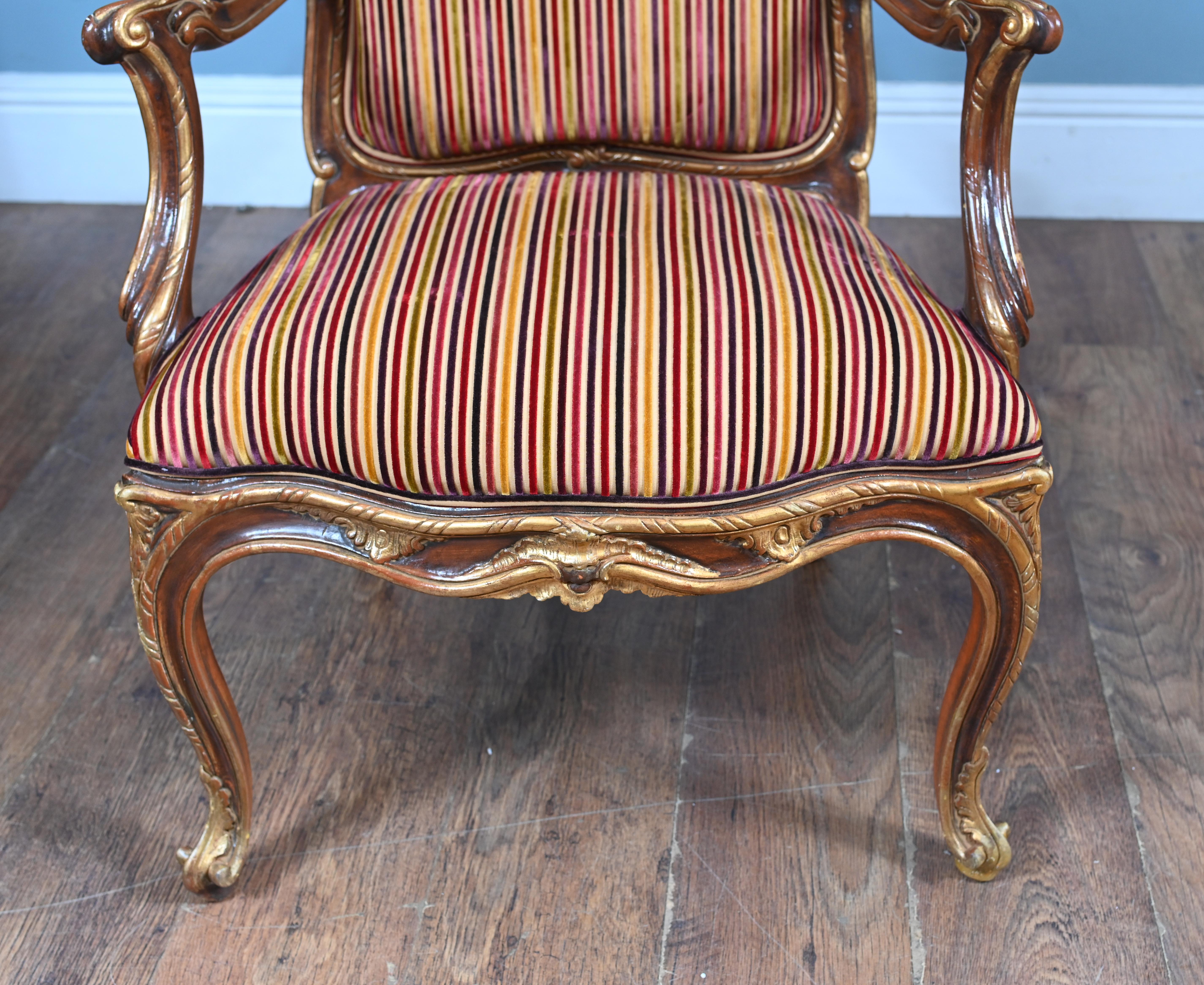 Satz 4 französische Armstühle Louis XV (Stoff) im Angebot