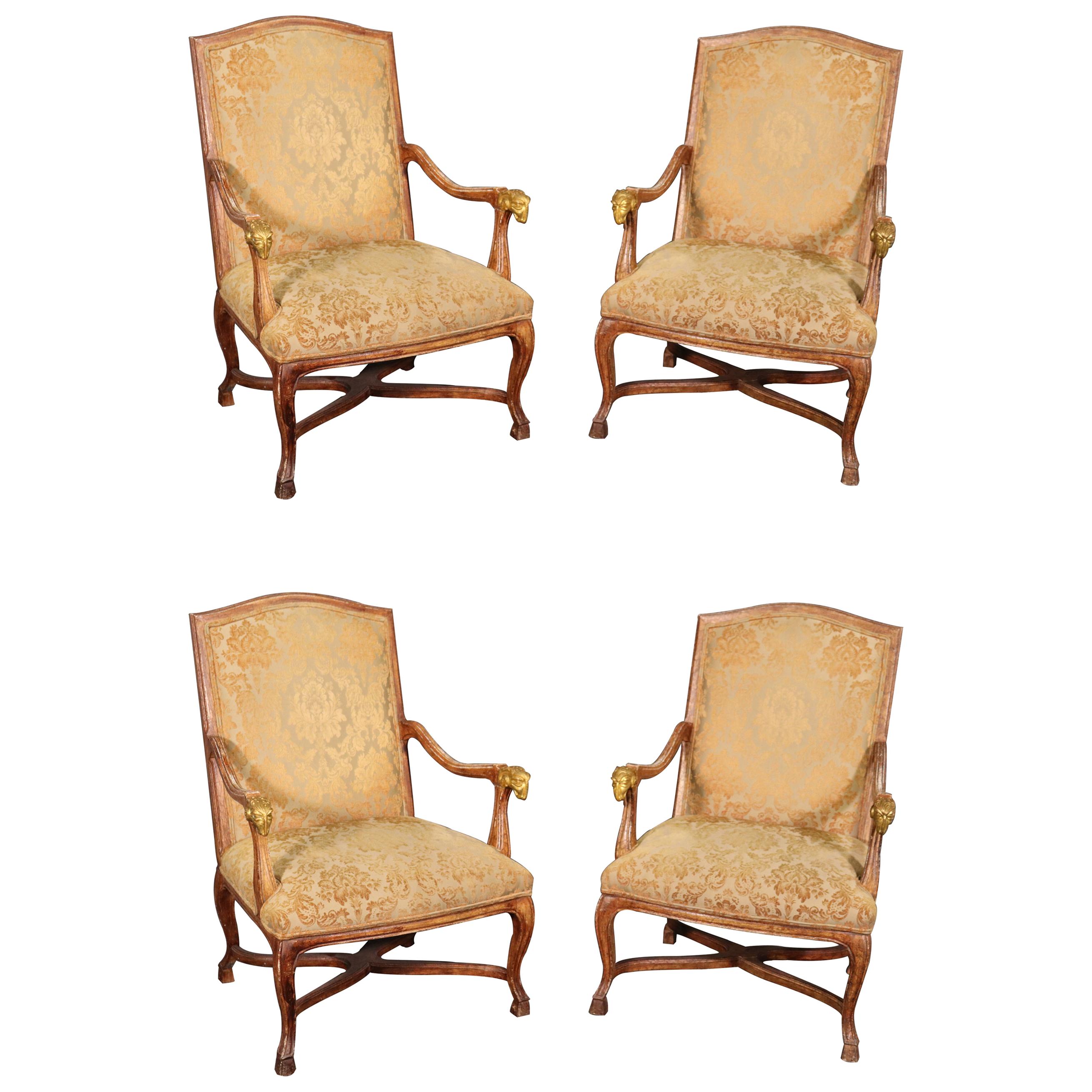 Satz von 4 französischen, lackierten, verzierten, vergoldeten Widderkopf-Sesseln, Esszimmerstühle, Bürostühle im Angebot