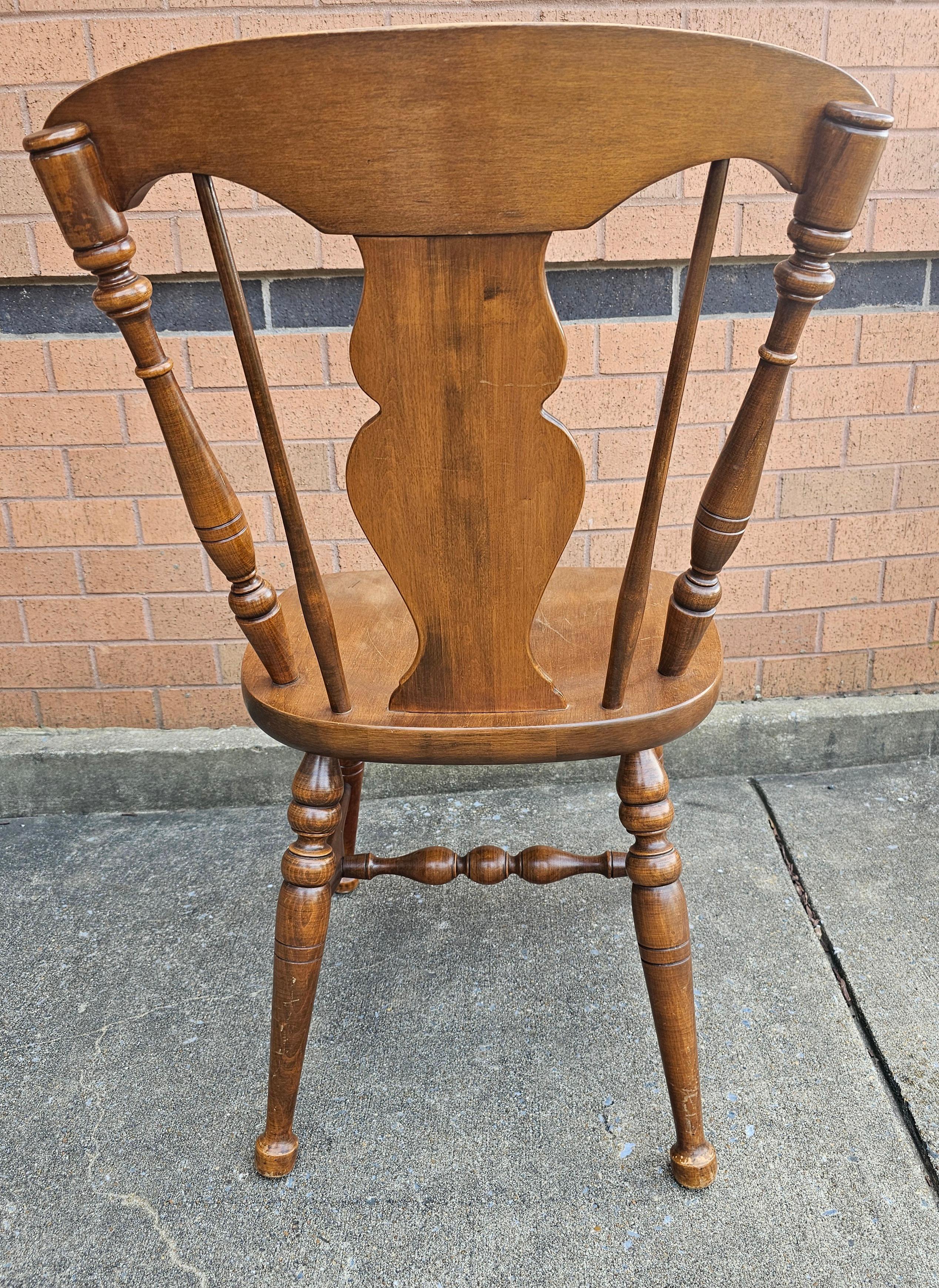 Set 4 Heywood Wakefield Hard Rock Maple Cinnamon Colonial Style Splat Back Chair For Sale 4