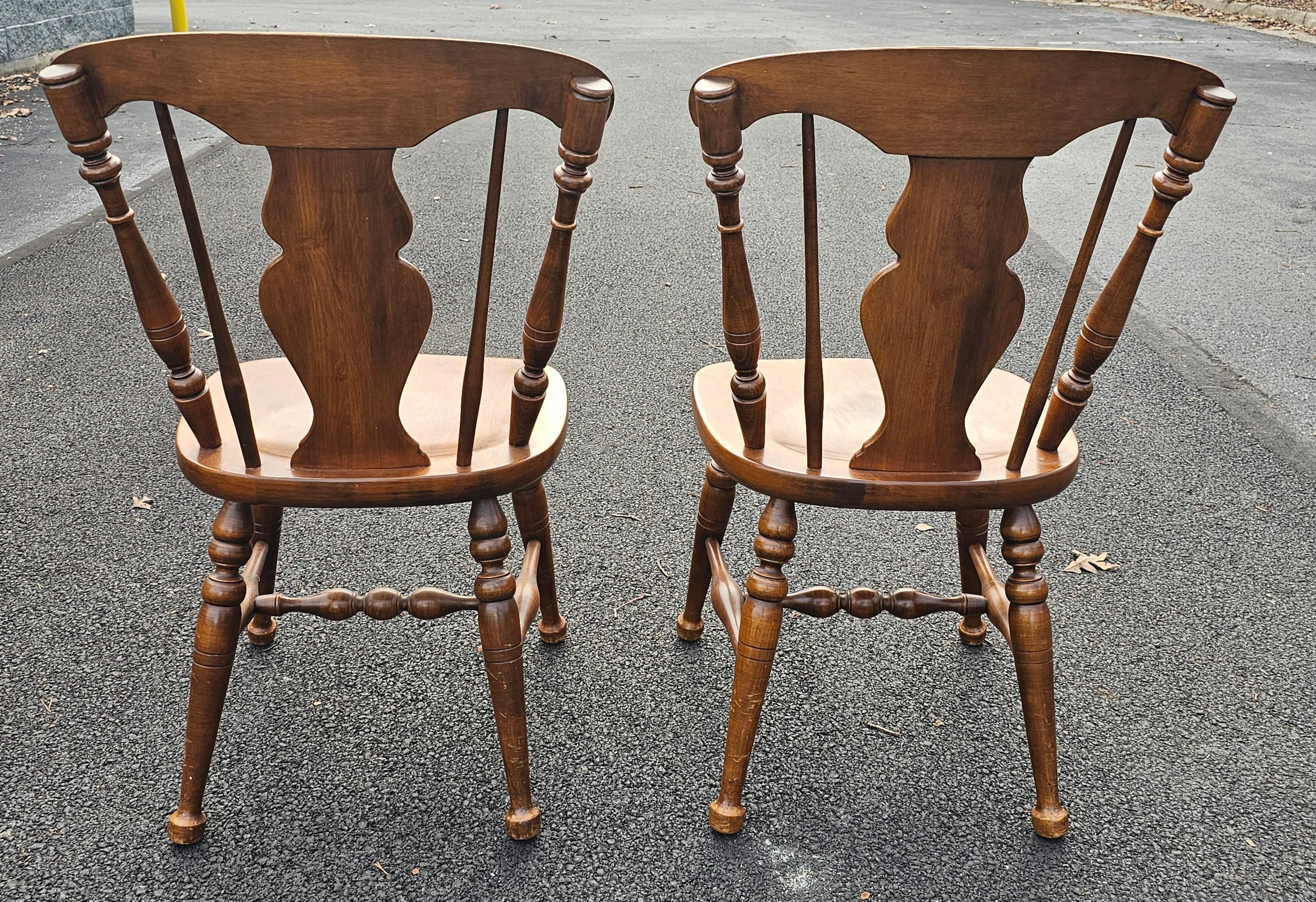 Set 4 Heywood Wakefield Hard Rock Maple Cinnamon Colonial Style Splat Back Chair For Sale 6