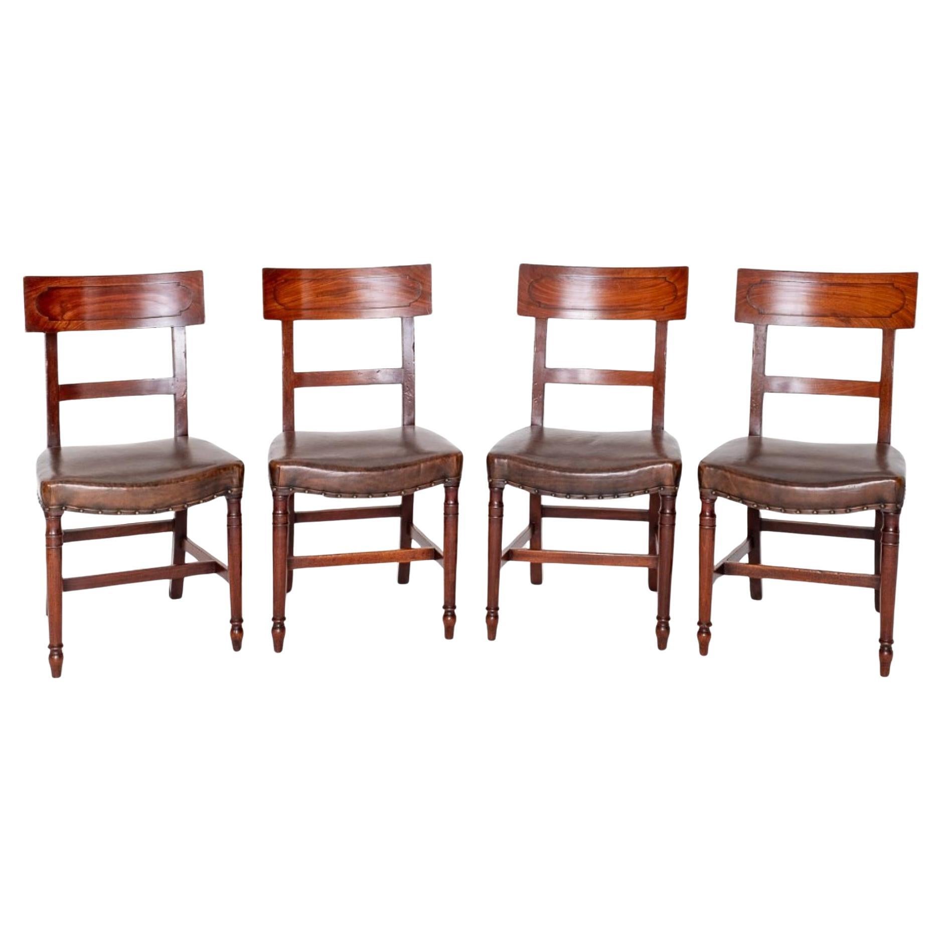 Ensemble de 4 chaises de salle à manger Regency en acajou 1815 en vente