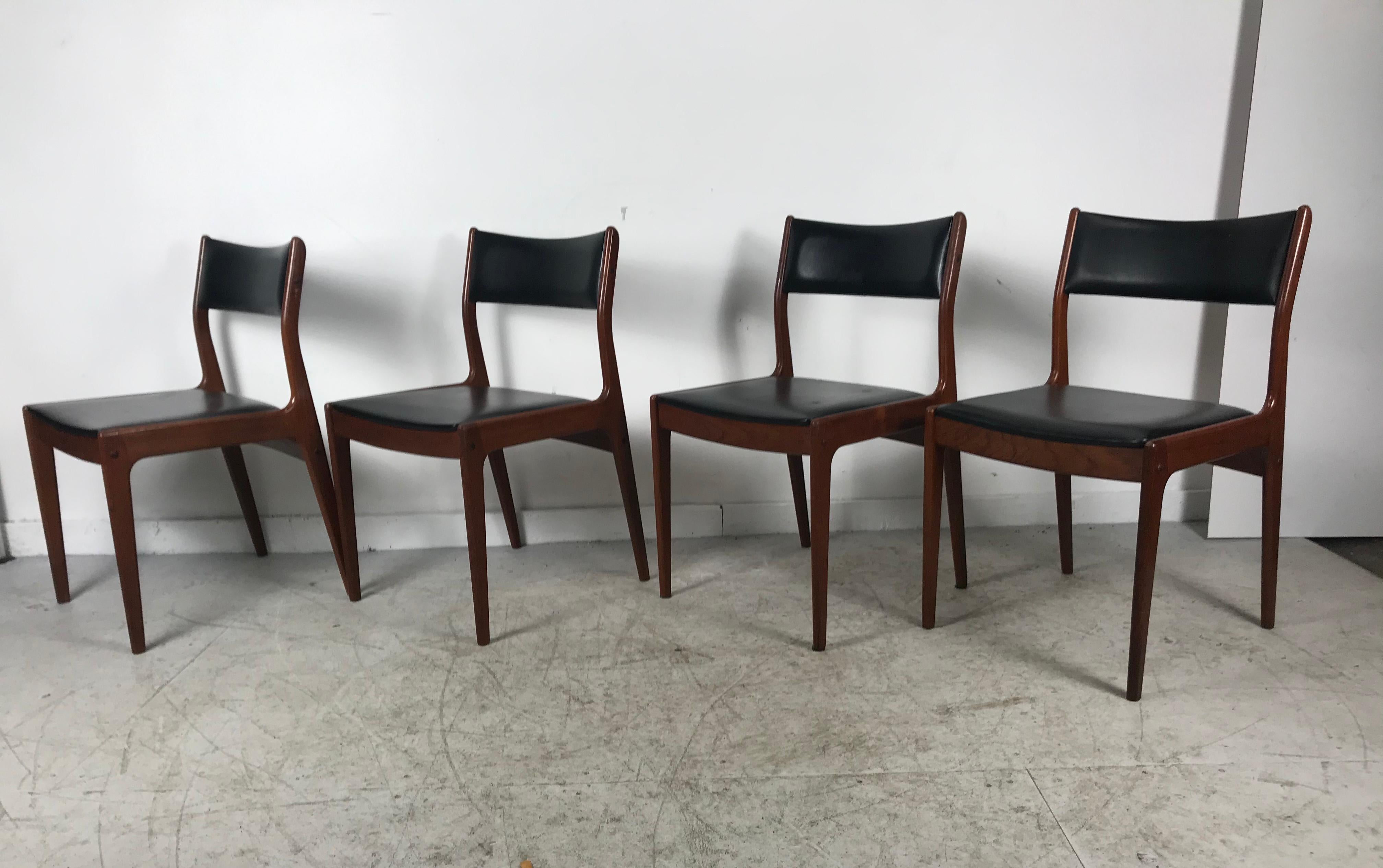 Set of 4 Johannes Andersen Uldum Møbelfabrik Danish Rosewood Dining Chair In Good Condition In Buffalo, NY