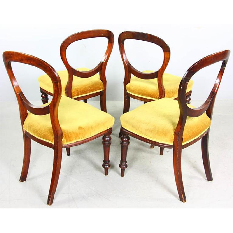 Set of Four 19th Century Wood Dining Chairs in Yellow Velvet Round Open