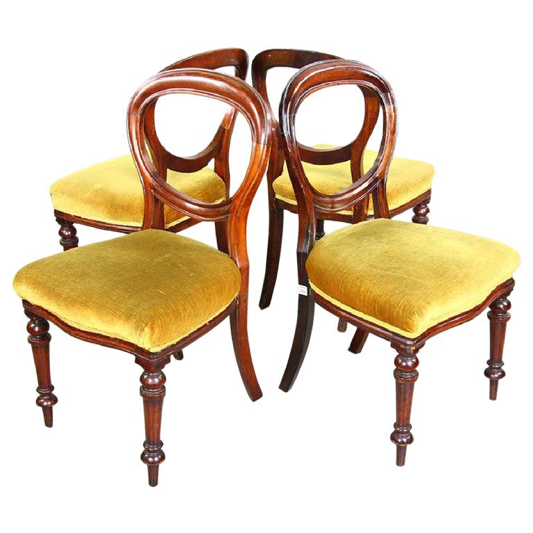 Set of Four 19th Century Wood Dining Chairs in Yellow Velvet Round Open Back