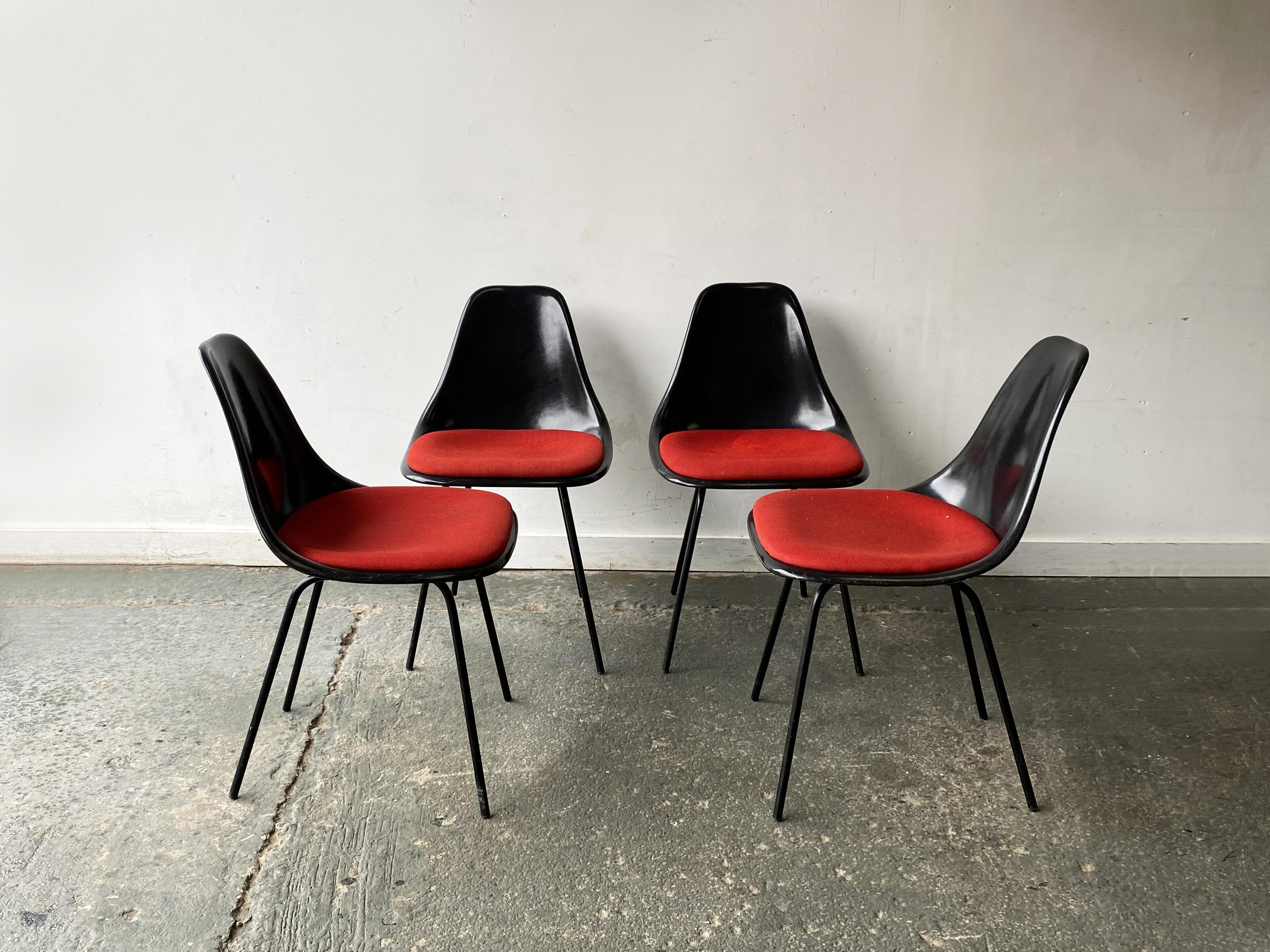 Set 4 mid century 1960’s chairs by Maurice Burke for Arkana after Eero Saarinen In Good Condition In London, GB