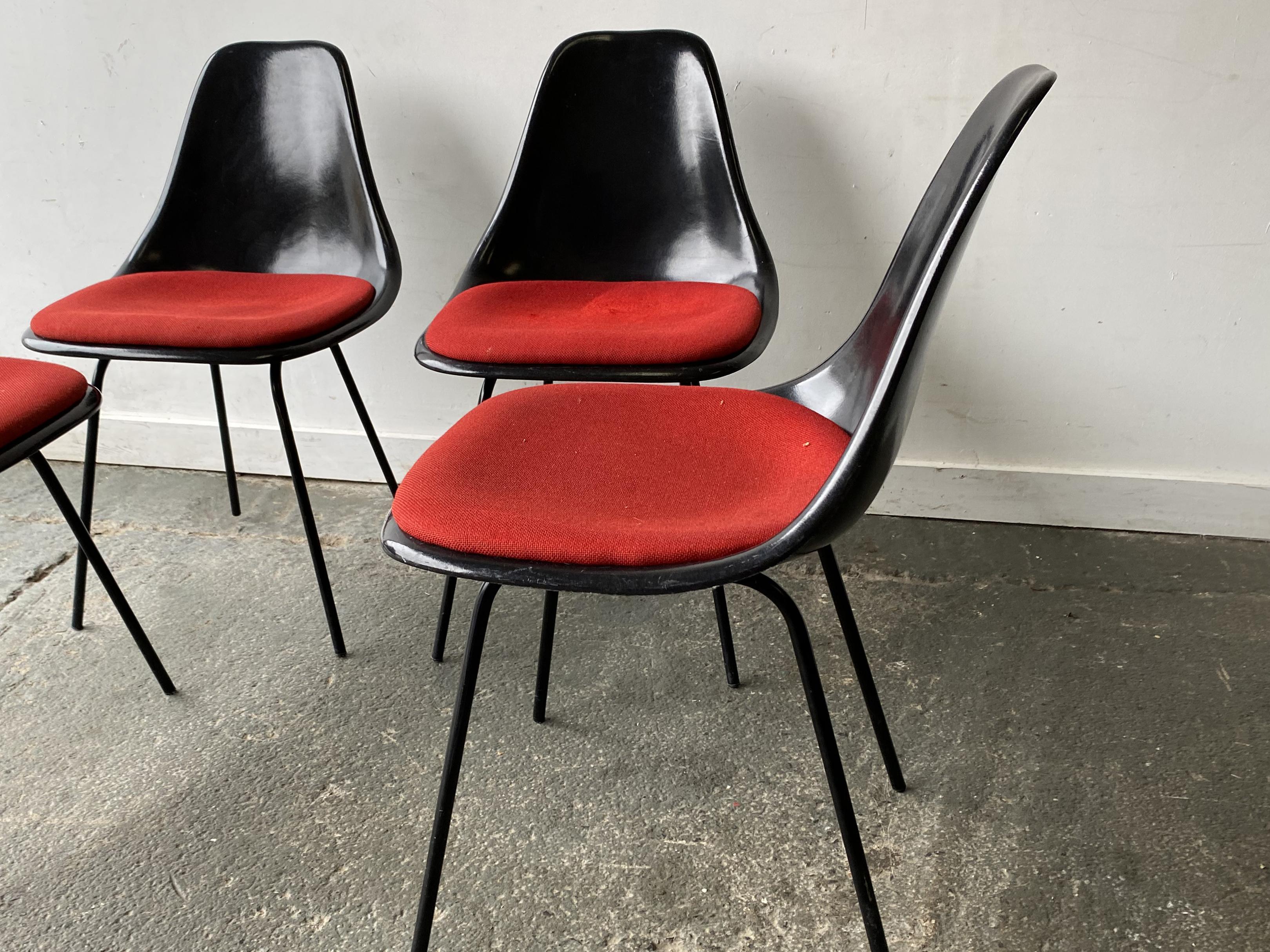 Set 4 mid century 1960’s chairs by Maurice Burke for Arkana after Eero Saarinen For Sale 1